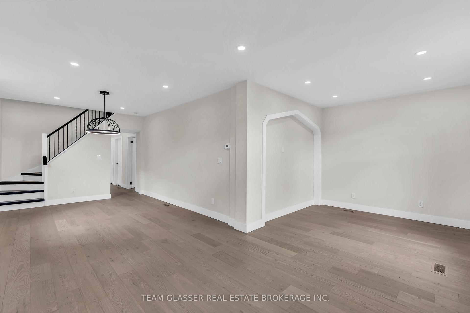 Photo 5 of 89 Elm Street, London, East M — HOMEH