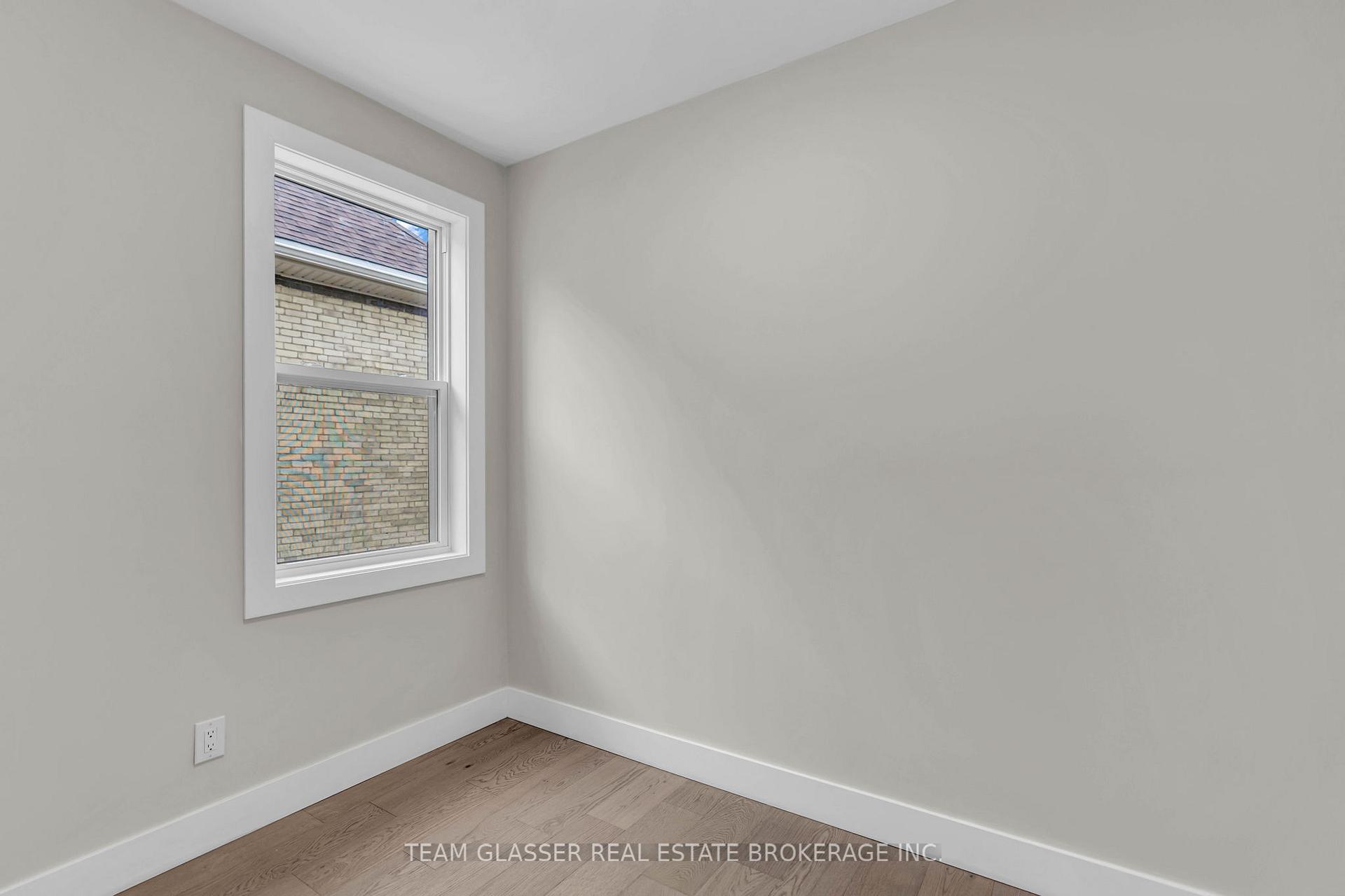 Photo 14 of 89 Elm Street, London, East M — HOMEH