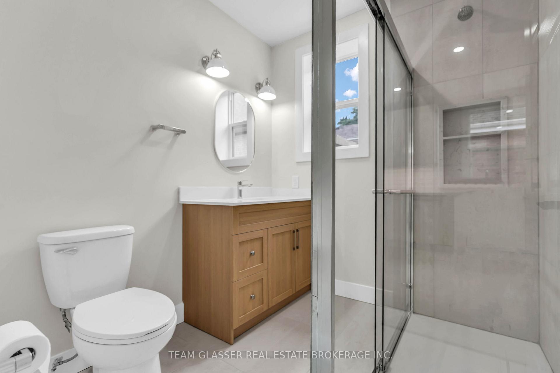 Photo 15 of 89 Elm Street, London, East M — HOMEH