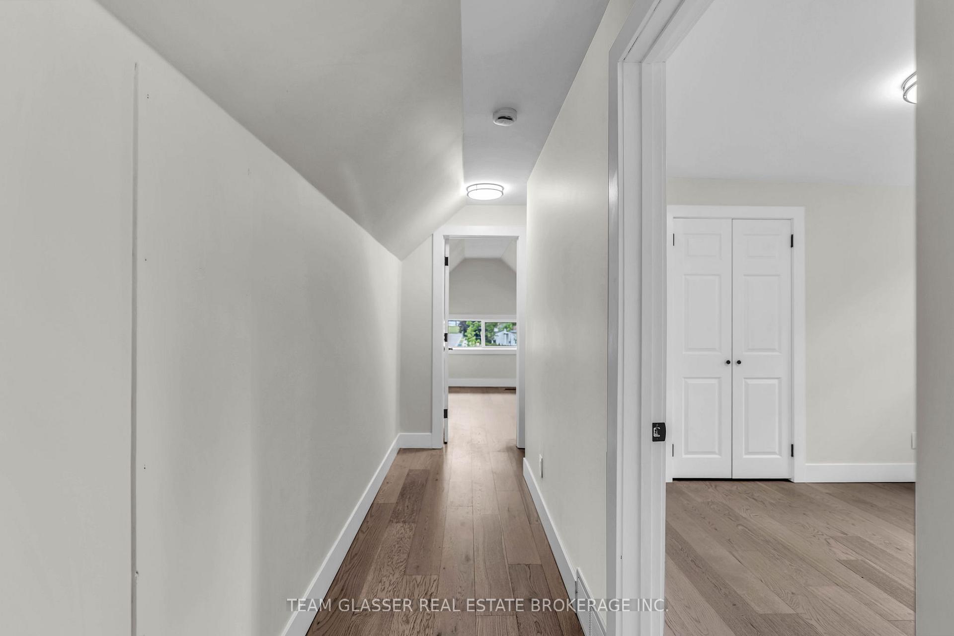 Photo 16 of 89 Elm Street, London, East M — HOMEH