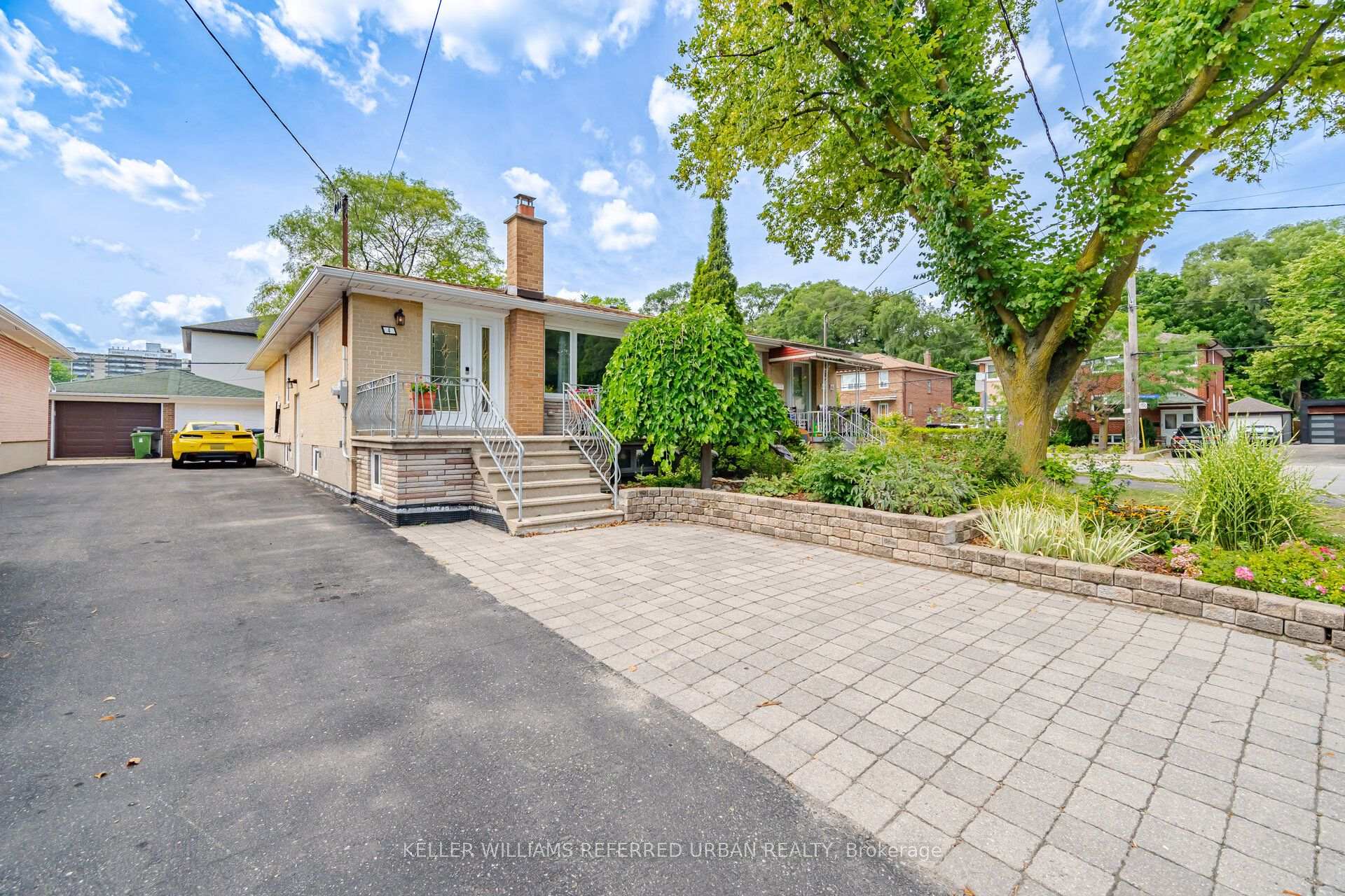 Photo 2 of 4 Cameo Crescent, Toronto, Rockcliffe-Smythe — HOMEH