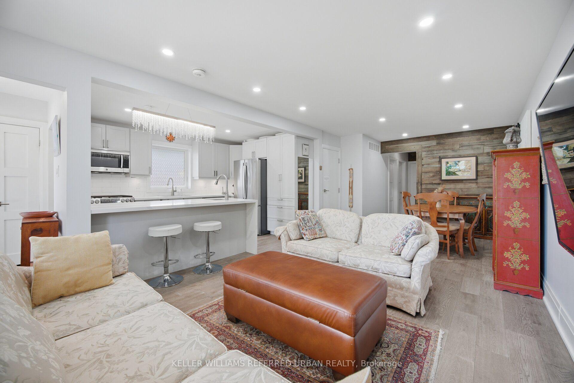 Photo 5 of 4 Cameo Crescent, Toronto, Rockcliffe-Smythe — HOMEH