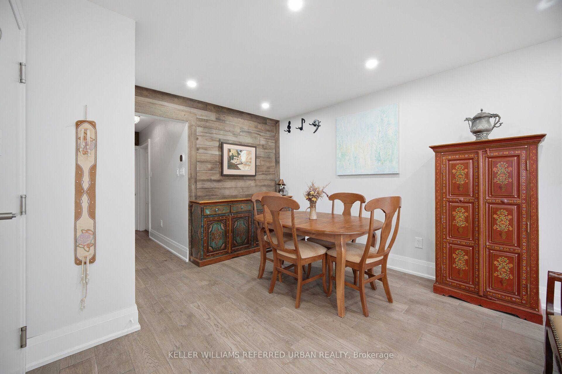 Photo 6 of 4 Cameo Crescent, Toronto, Rockcliffe-Smythe — HOMEH