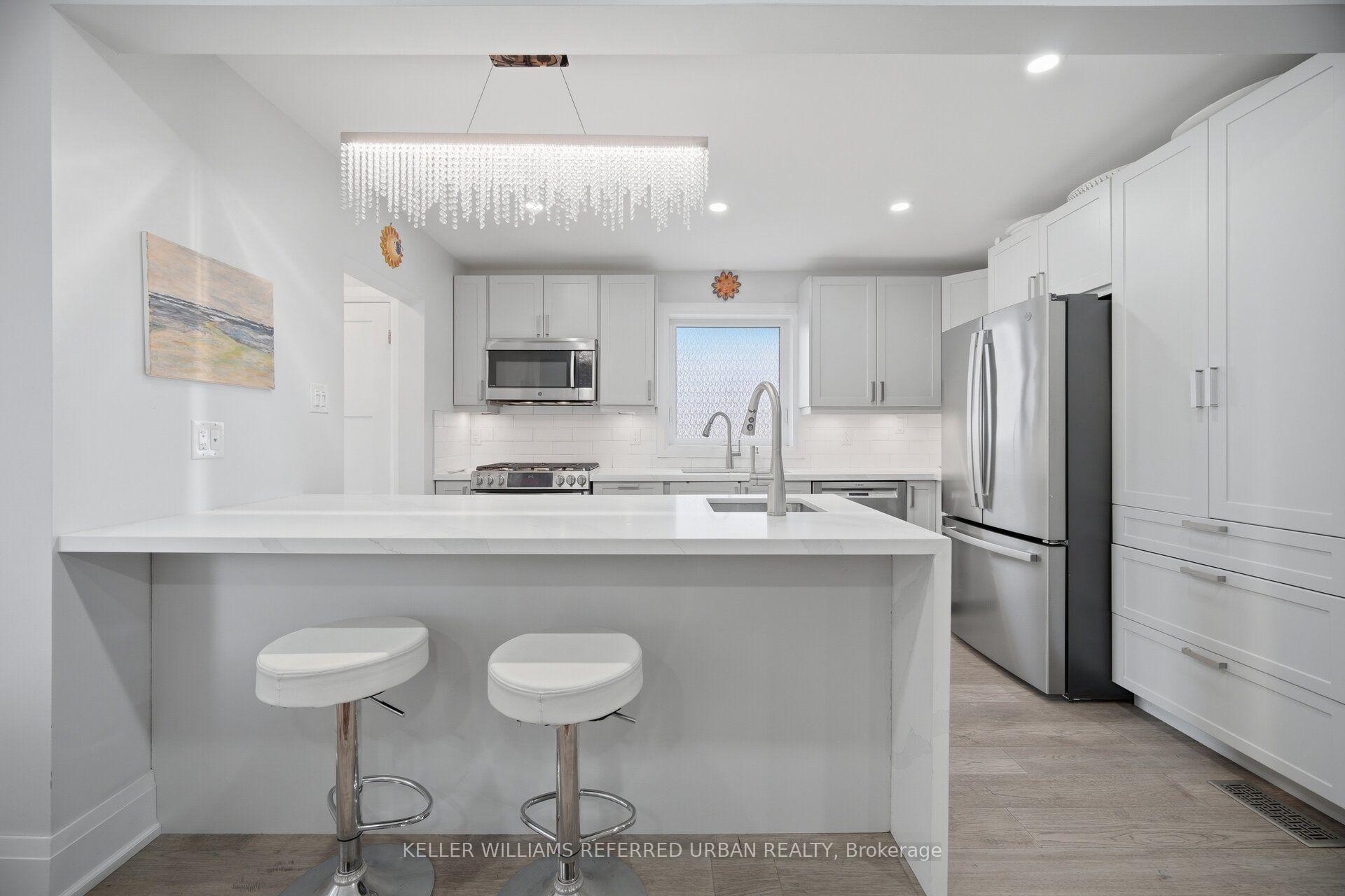 Photo 9 of 4 Cameo Crescent, Toronto, Rockcliffe-Smythe — HOMEH