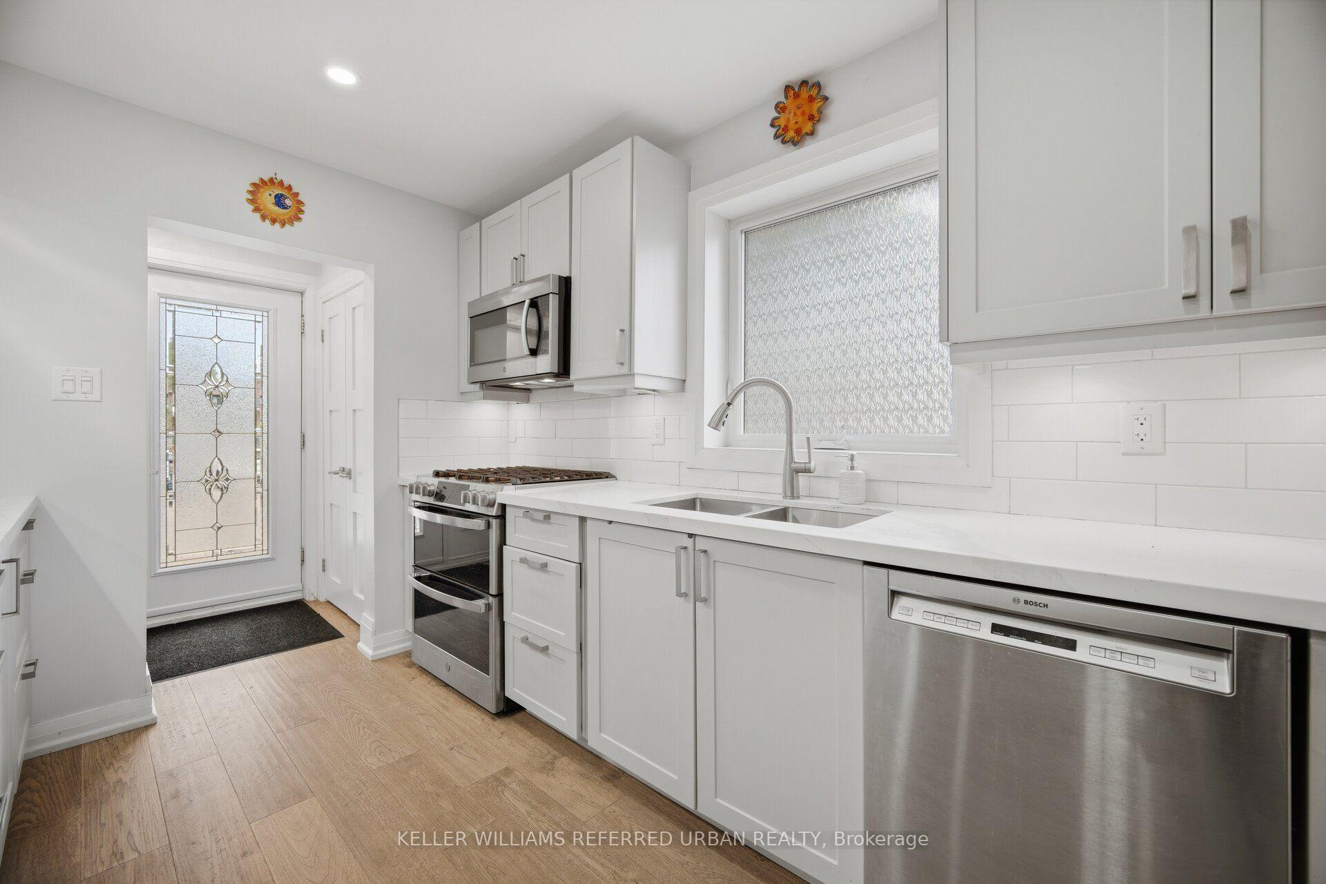 Photo 12 of 4 Cameo Crescent, Toronto, Rockcliffe-Smythe — HOMEH