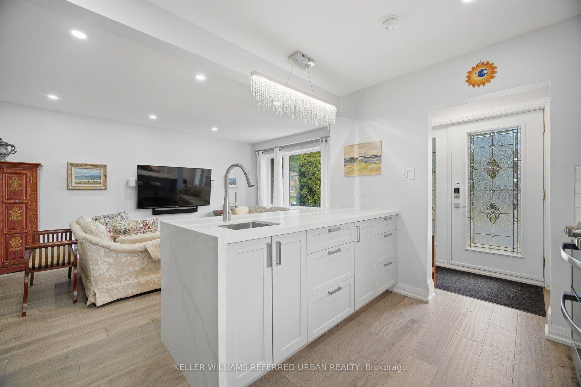 Photo 13 of 4 Cameo Crescent, Toronto, Rockcliffe-Smythe — HOMEH
