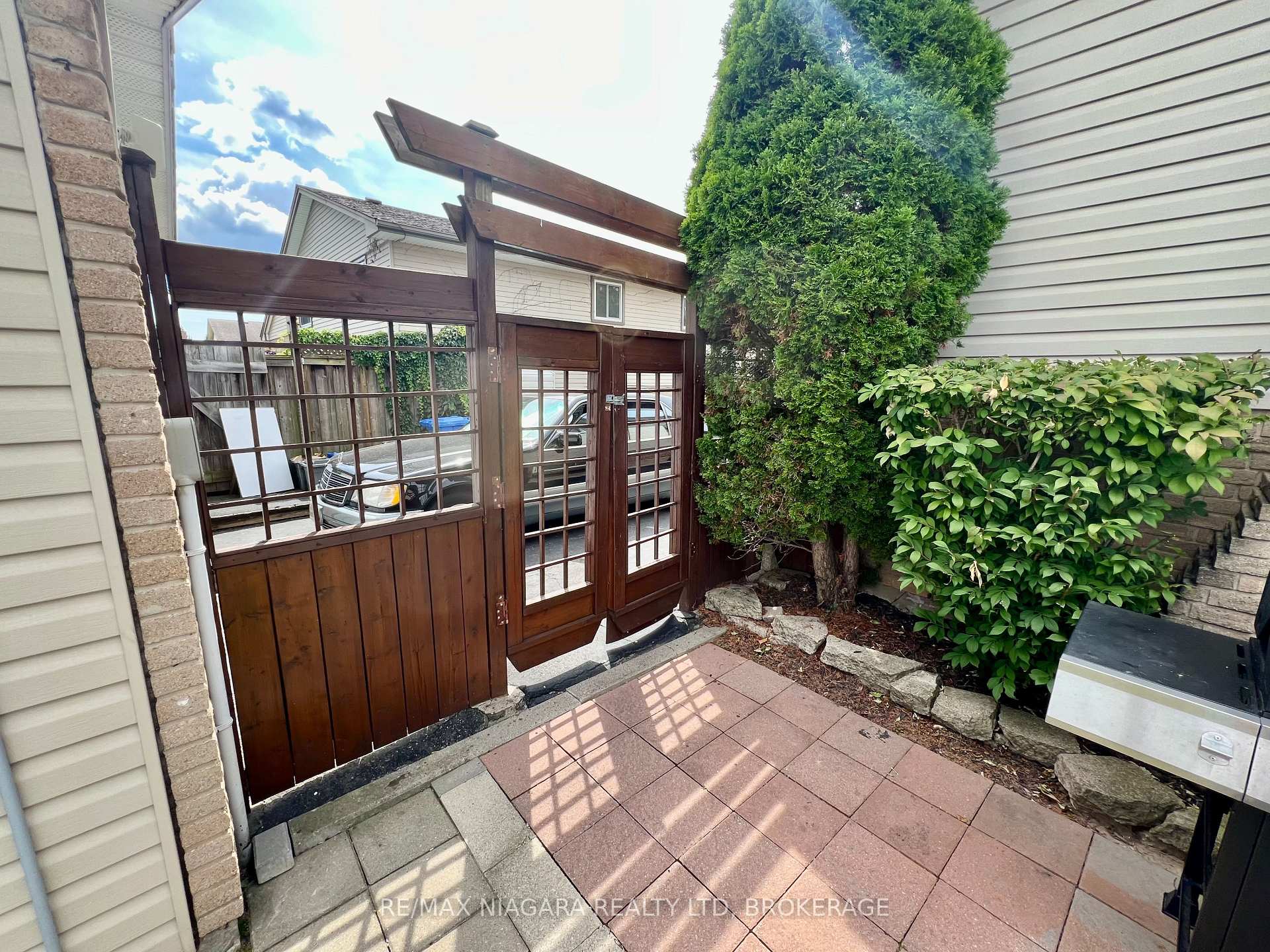 Photo 12 of 6196 Kirkland Drive, Niagara Falls, West Wood — HOMEH