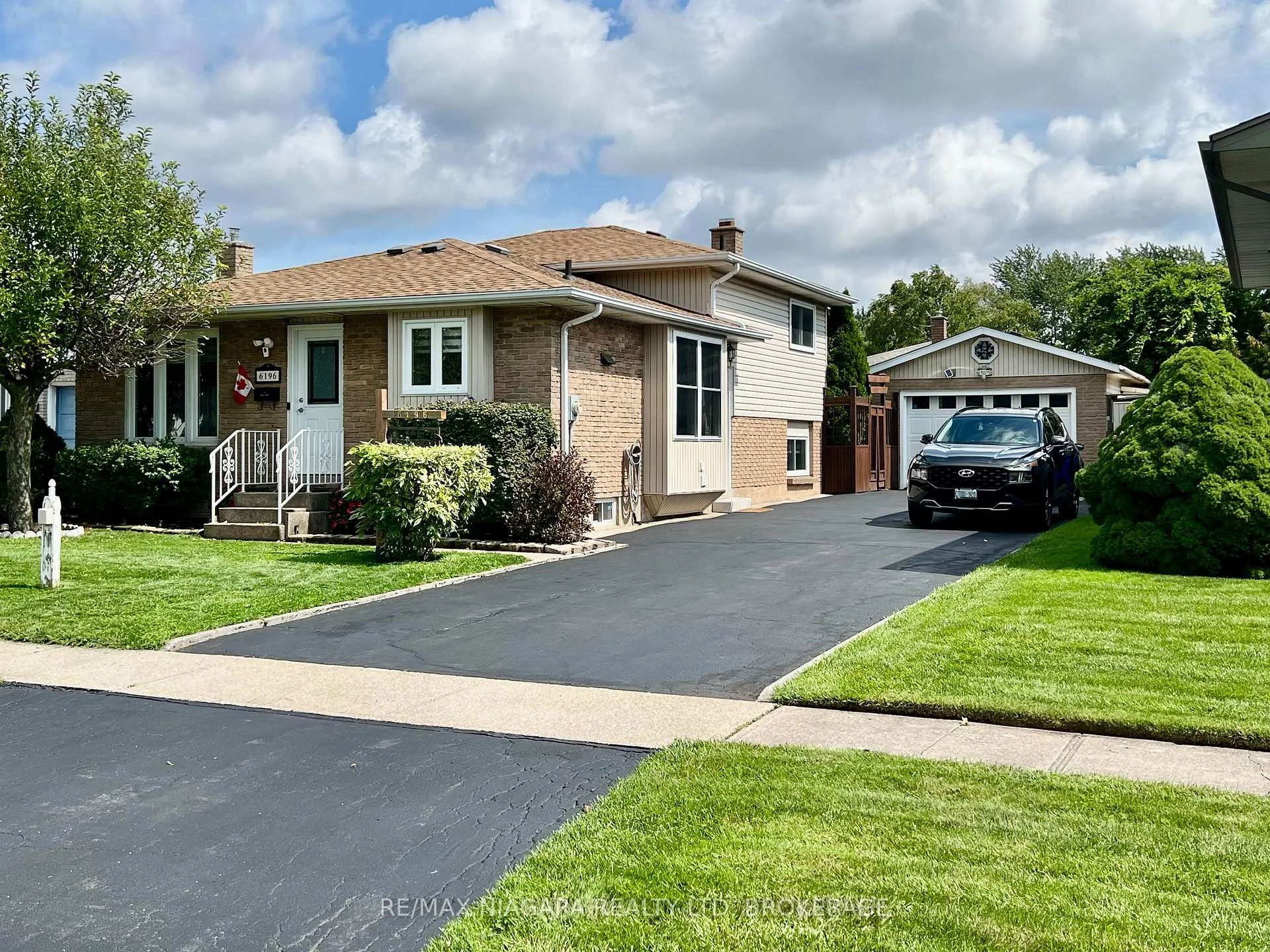 Photo 3 of 6196 Kirkland Drive, Niagara Falls, West Wood — HOMEH