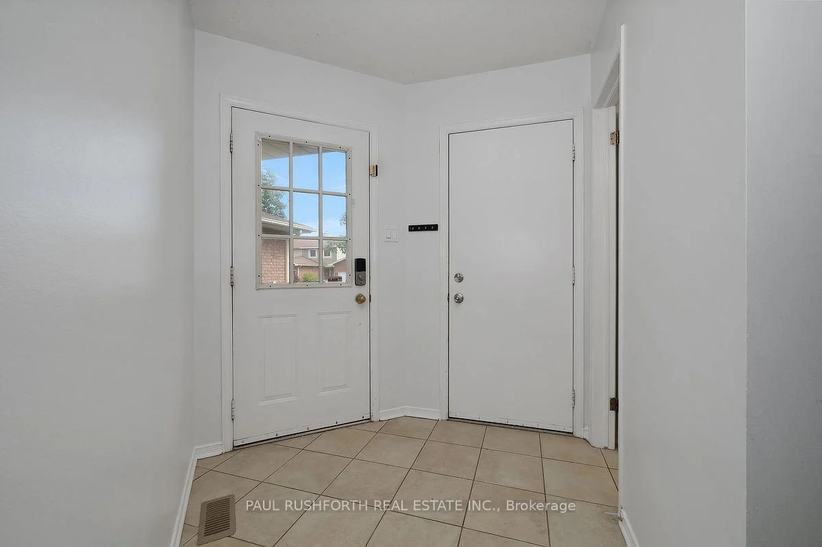 Photo 4 of 244 Huntersfield Drive, Ottawa, Hunt Club Park/Greenboro — HOMEH