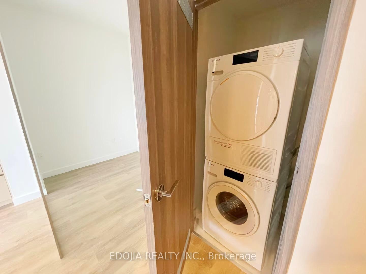 Photo 3 of Unit 2207, 85 McMahon Drive, North York, Bayview Village — HOMEH