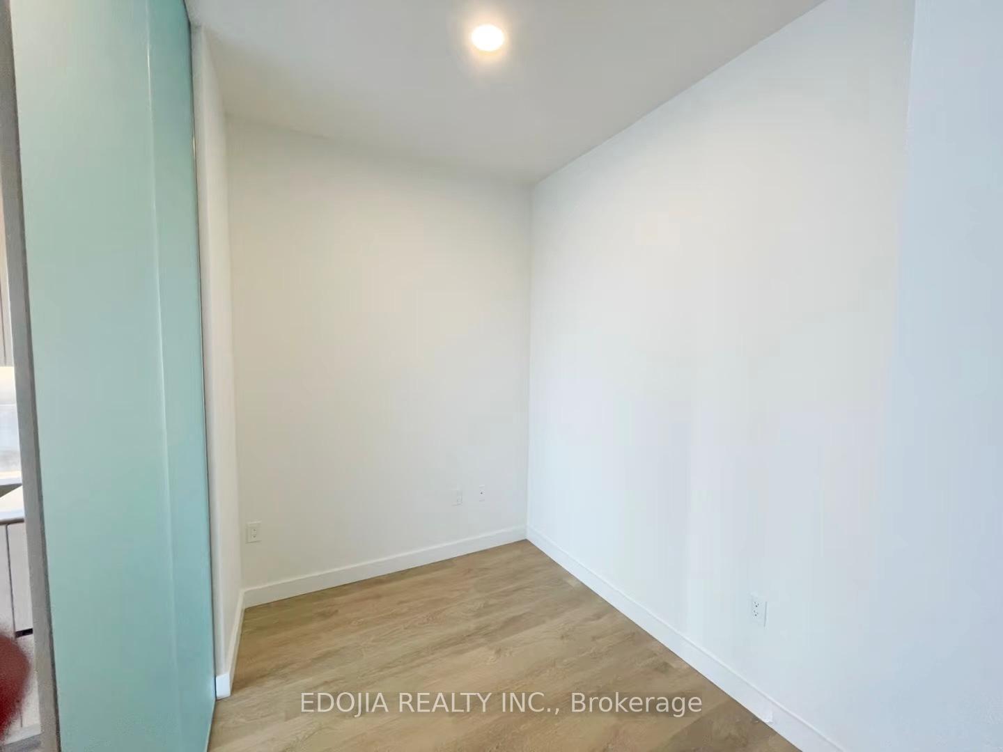 Photo 4 of Unit 2207, 85 McMahon Drive, North York, Bayview Village — HOMEH