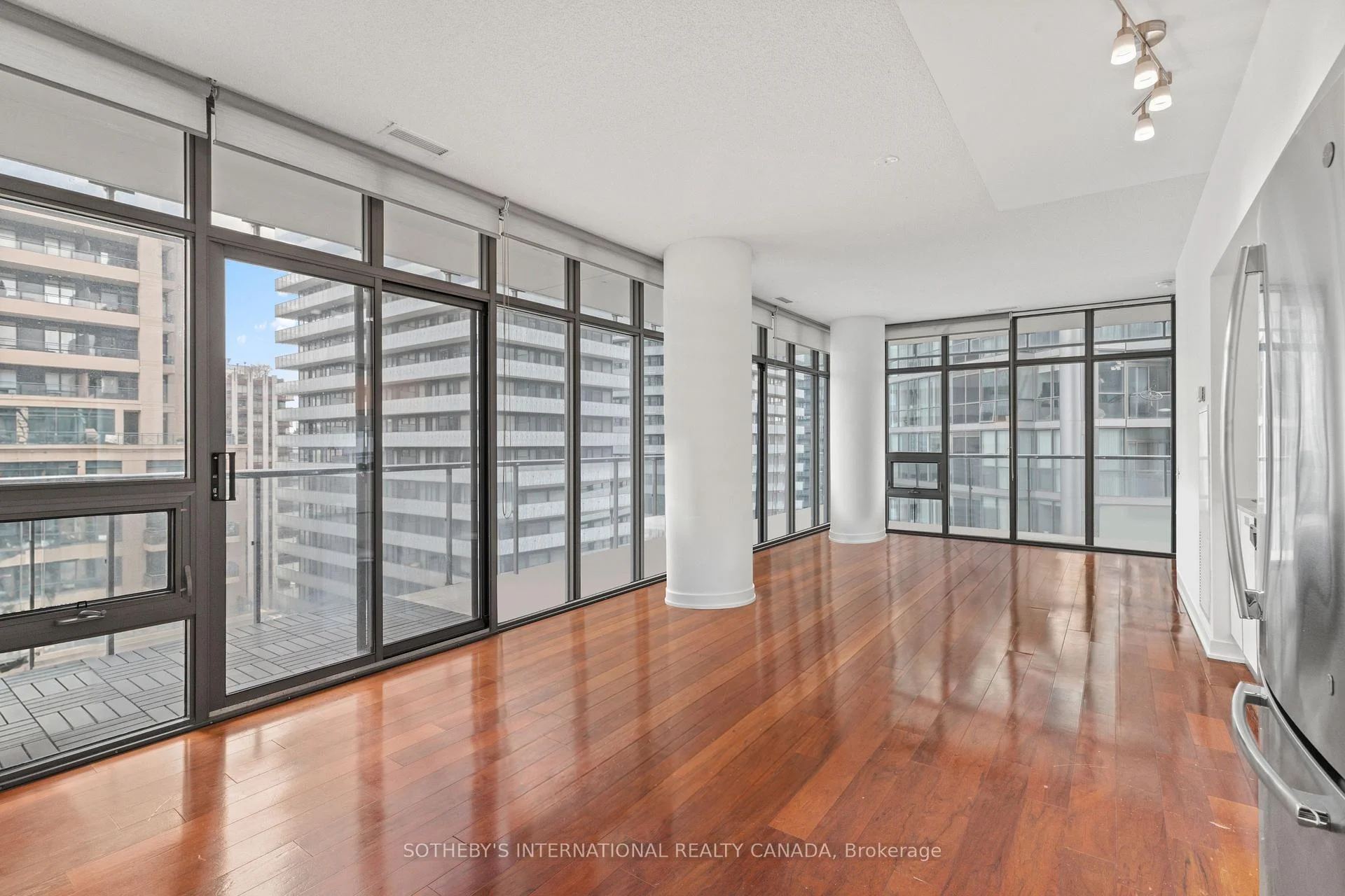 Photo 3 of Unit 1611, 33 Charles Street E, Toronto, Church-Yonge Corridor — HOMEH