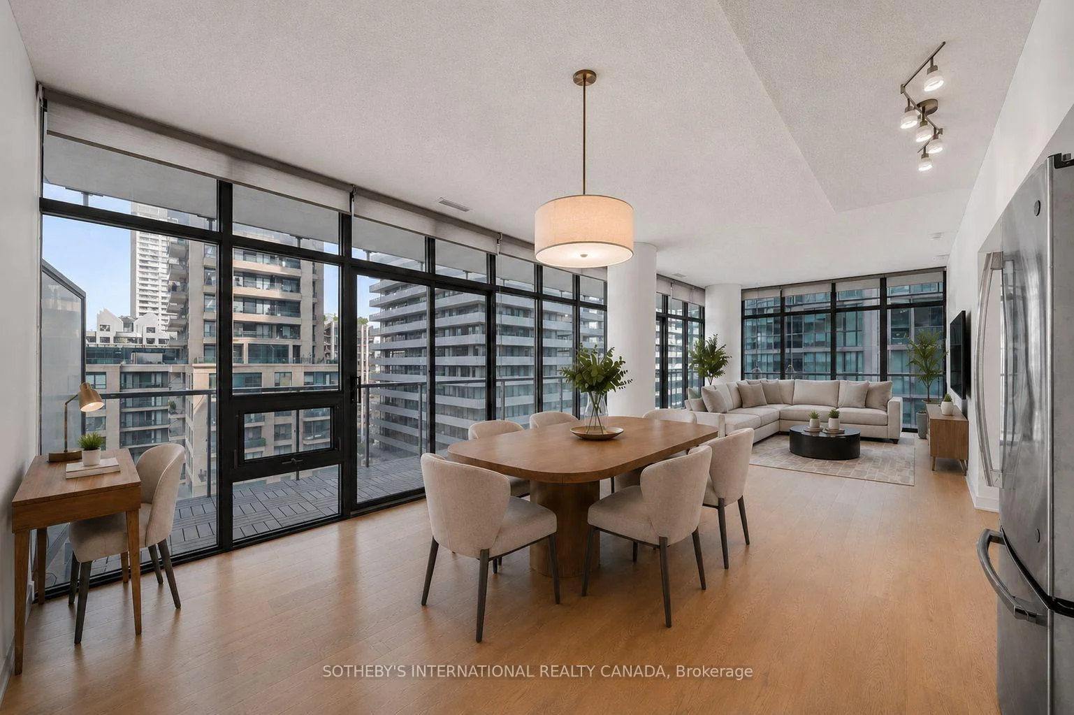 Photo of Unit 1611, 33 Charles Street E