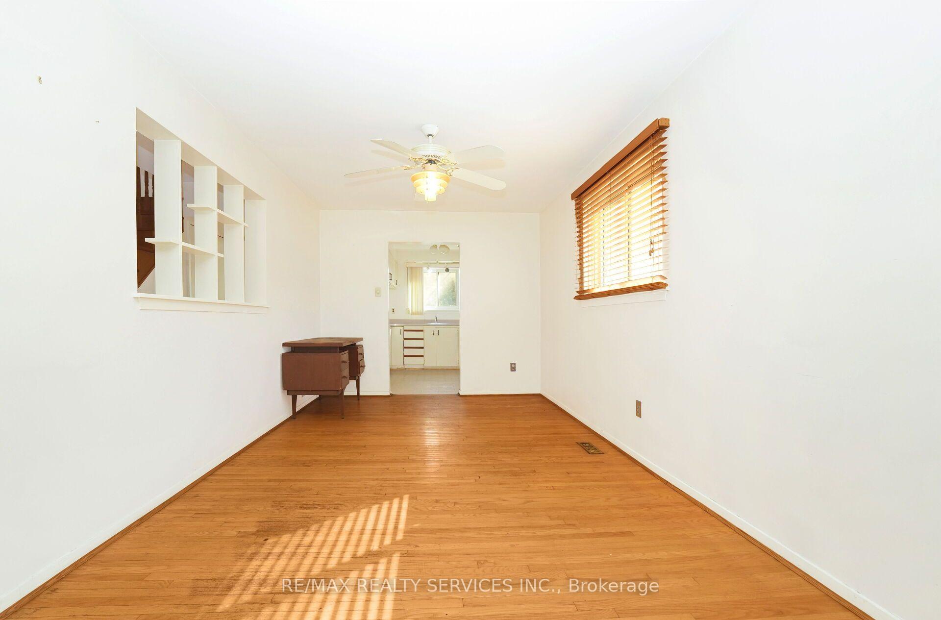 Photo 5 of 79 Cloverdale Drive, Brampton, Avondale — HOMEH