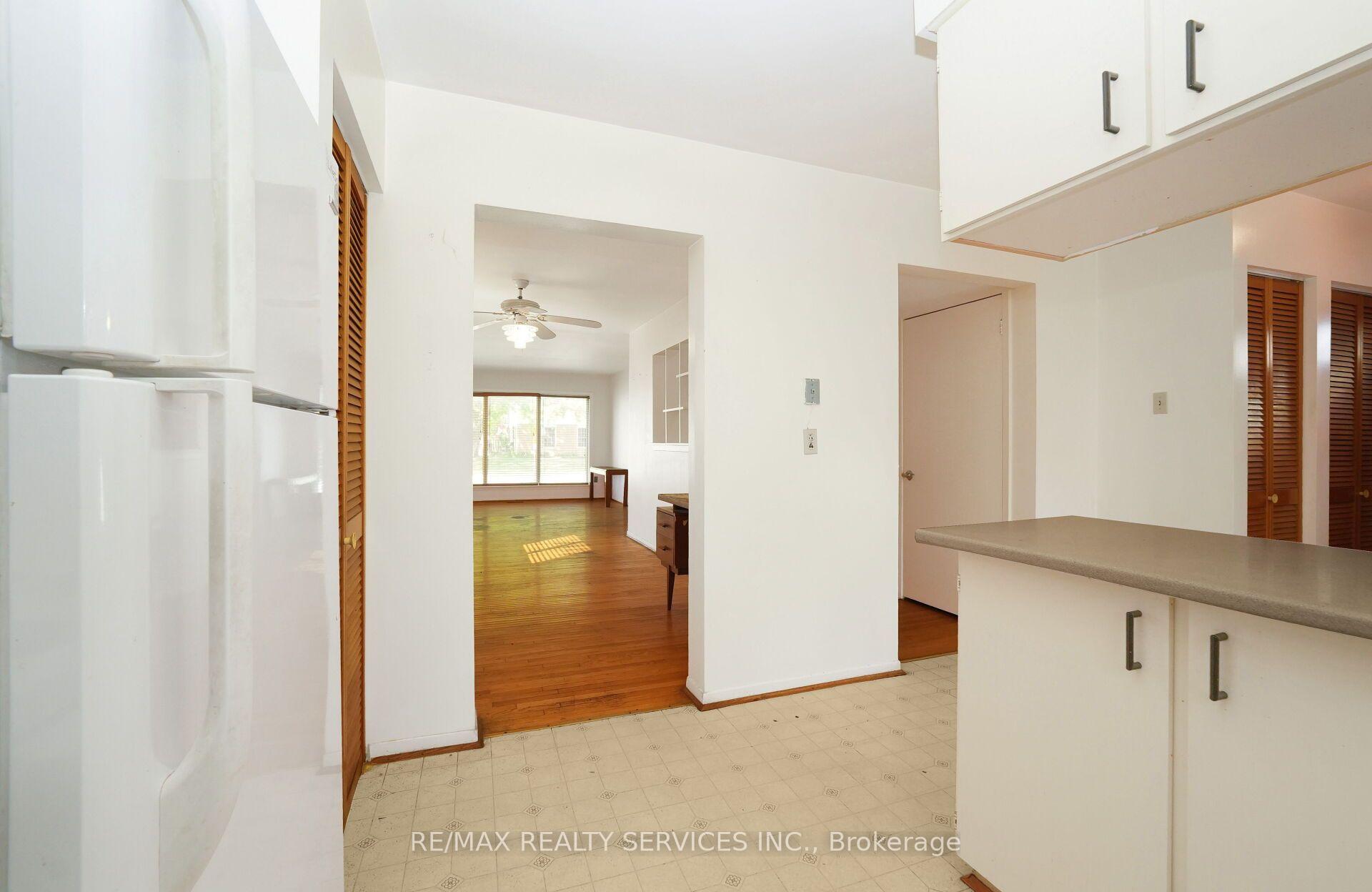 Photo 11 of 79 Cloverdale Drive, Brampton, Avondale — HOMEH