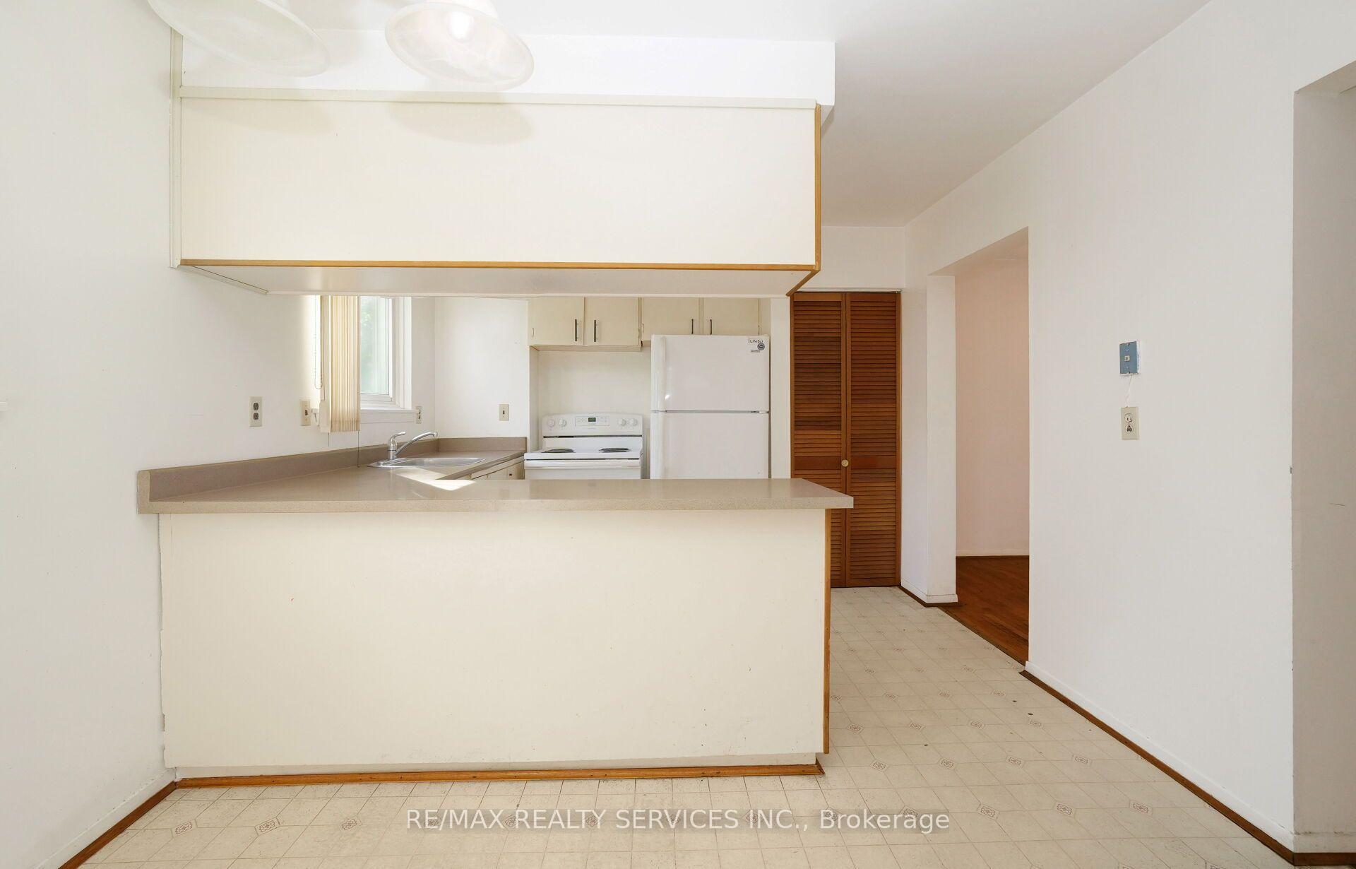 Photo 12 of 79 Cloverdale Drive, Brampton, Avondale — HOMEH