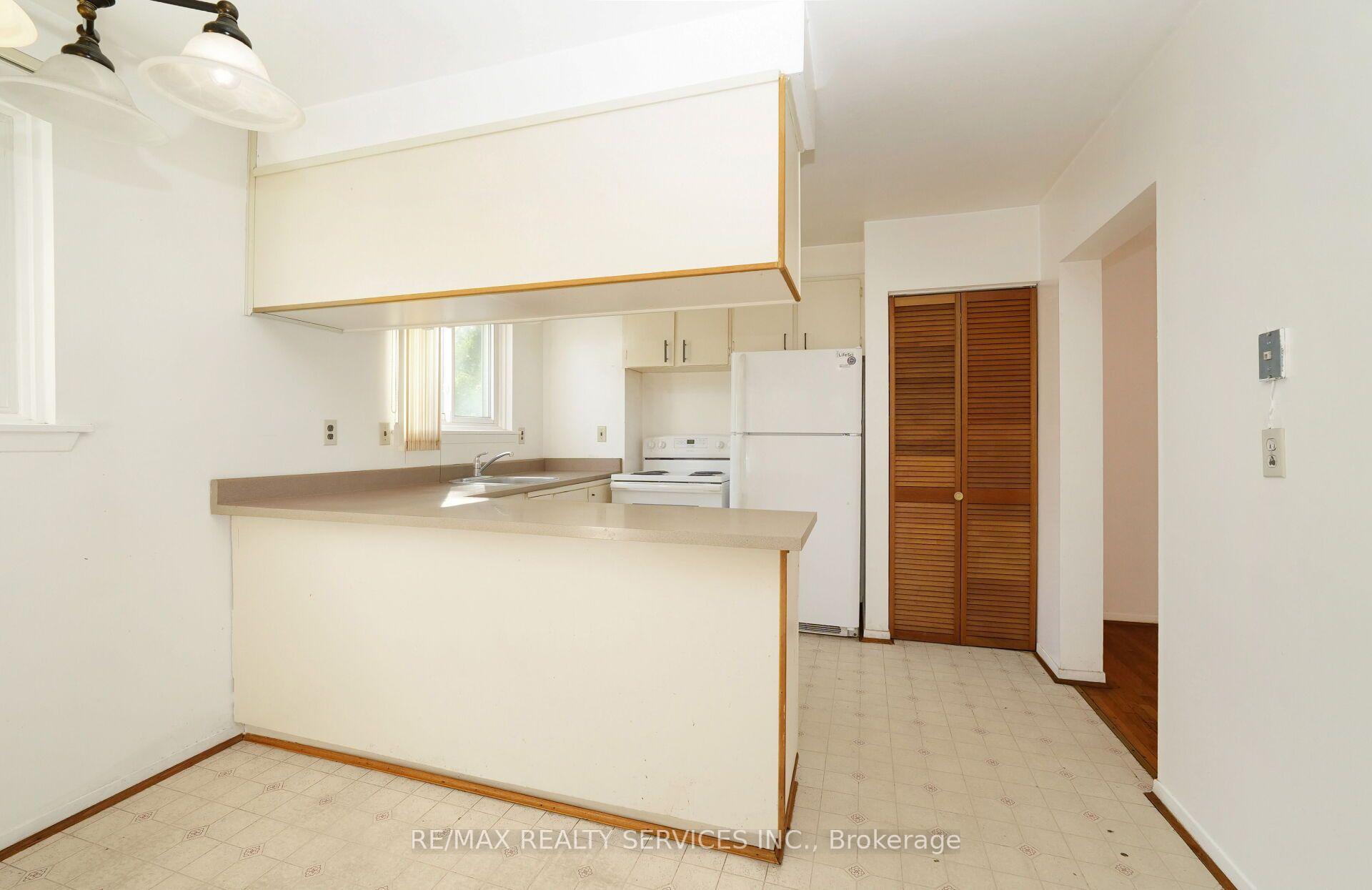 Photo 14 of 79 Cloverdale Drive, Brampton, Avondale — HOMEH