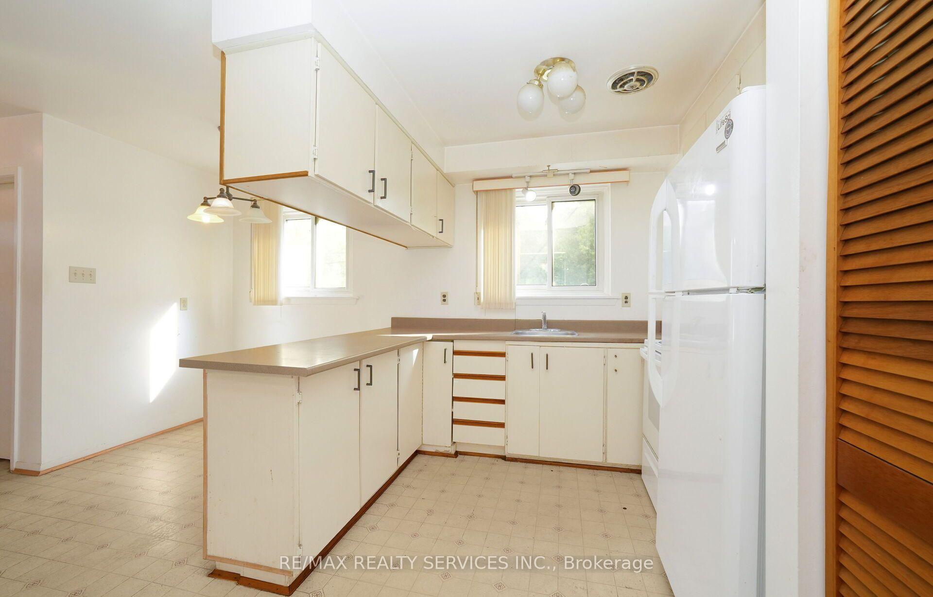 Photo 15 of 79 Cloverdale Drive, Brampton, Avondale — HOMEH