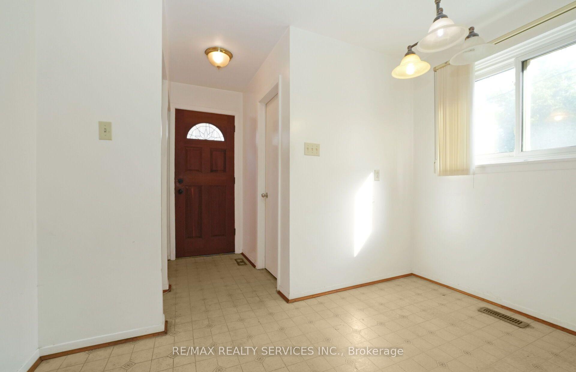 Photo 17 of 79 Cloverdale Drive, Brampton, Avondale — HOMEH