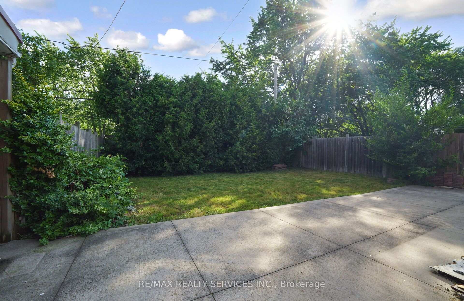 Photo 39 of 79 Cloverdale Drive, Brampton, Avondale — HOMEH