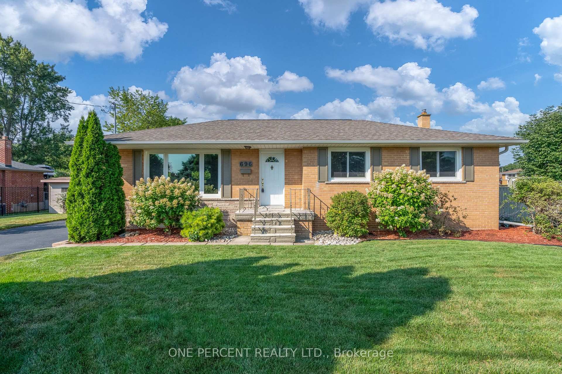 Photo 1 of 696 Peele Boulevard, Burlington, Brant — HOMEH