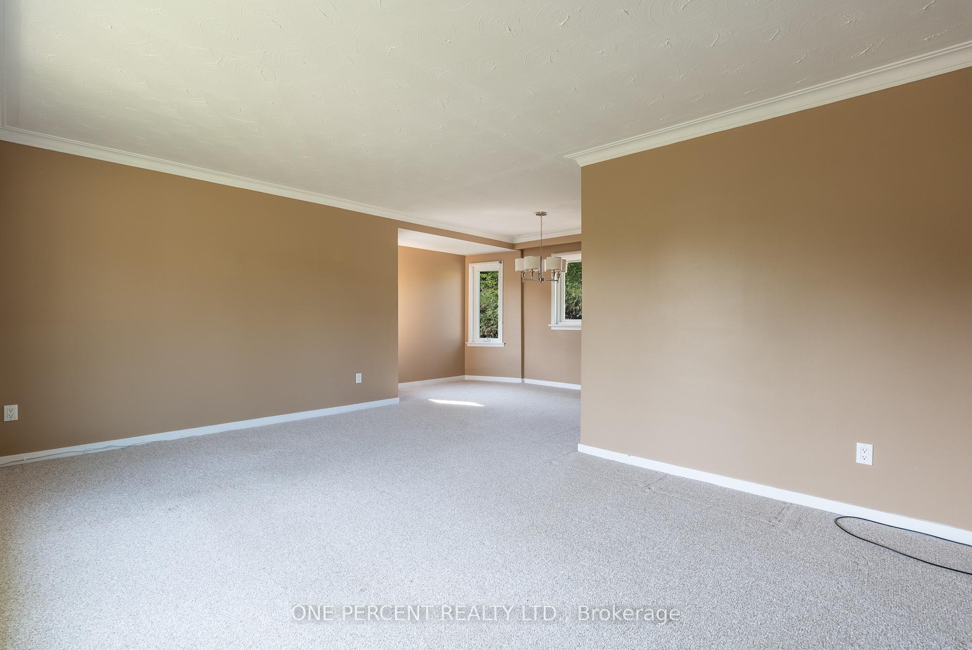 Photo 2 of 696 Peele Boulevard, Burlington, Brant — HOMEH