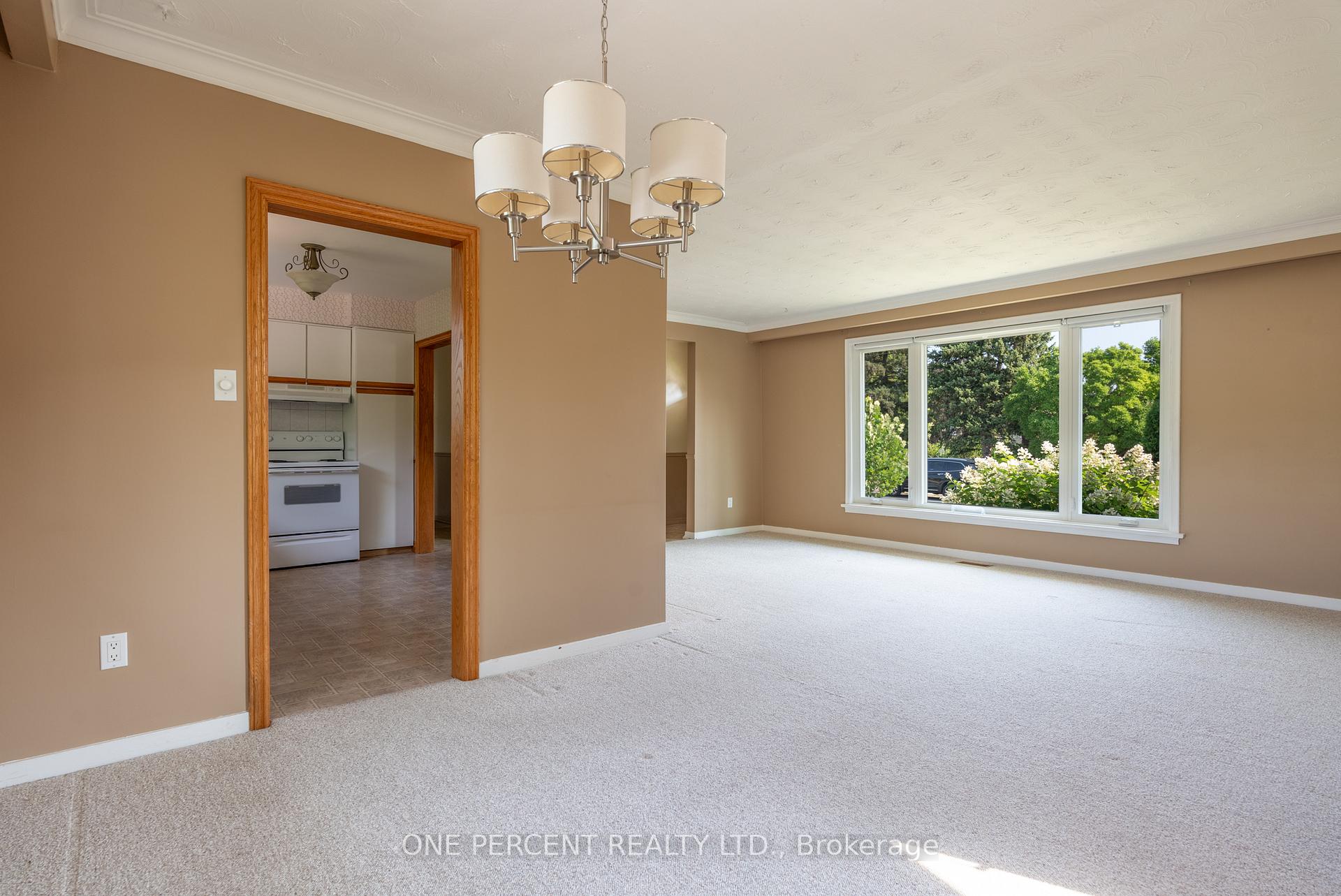 Photo 7 of 696 Peele Boulevard, Burlington, Brant — HOMEH