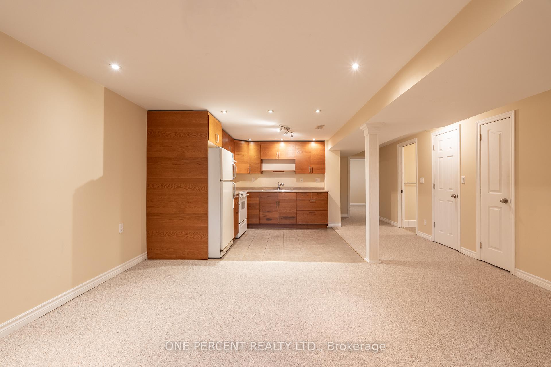 Photo 4 of 696 Peele Boulevard, Burlington, Brant — HOMEH