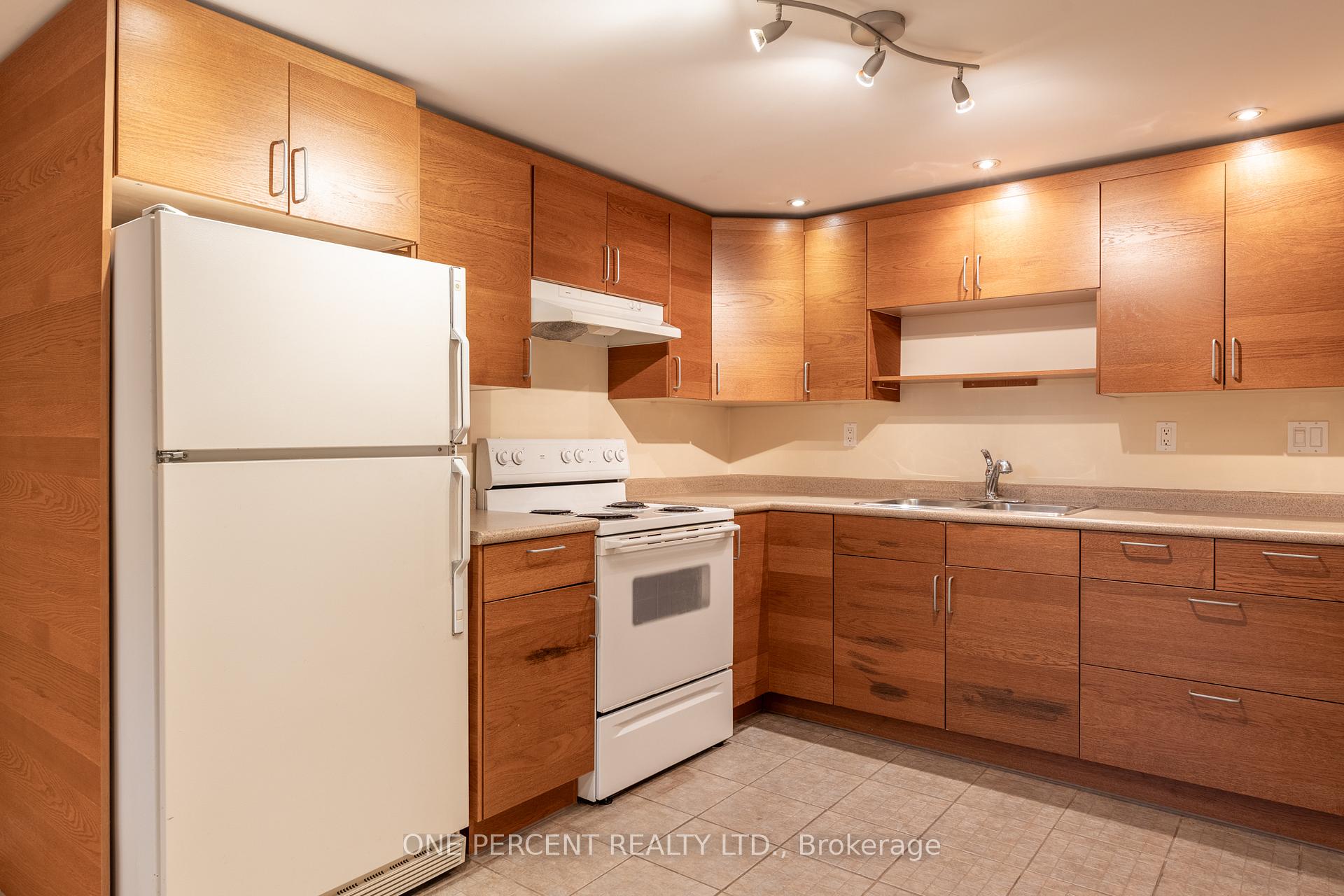 Photo 8 of 696 Peele Boulevard, Burlington, Brant — HOMEH