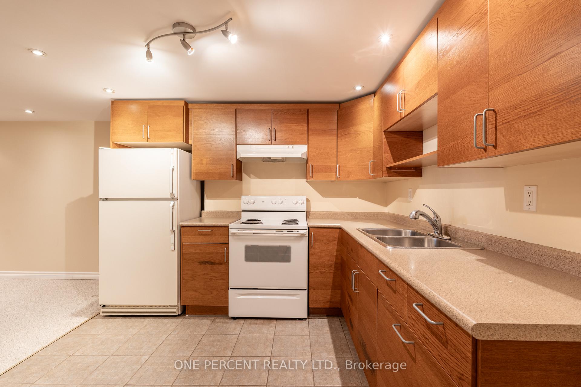 Photo 26 of 696 Peele Boulevard, Burlington, Brant — HOMEH