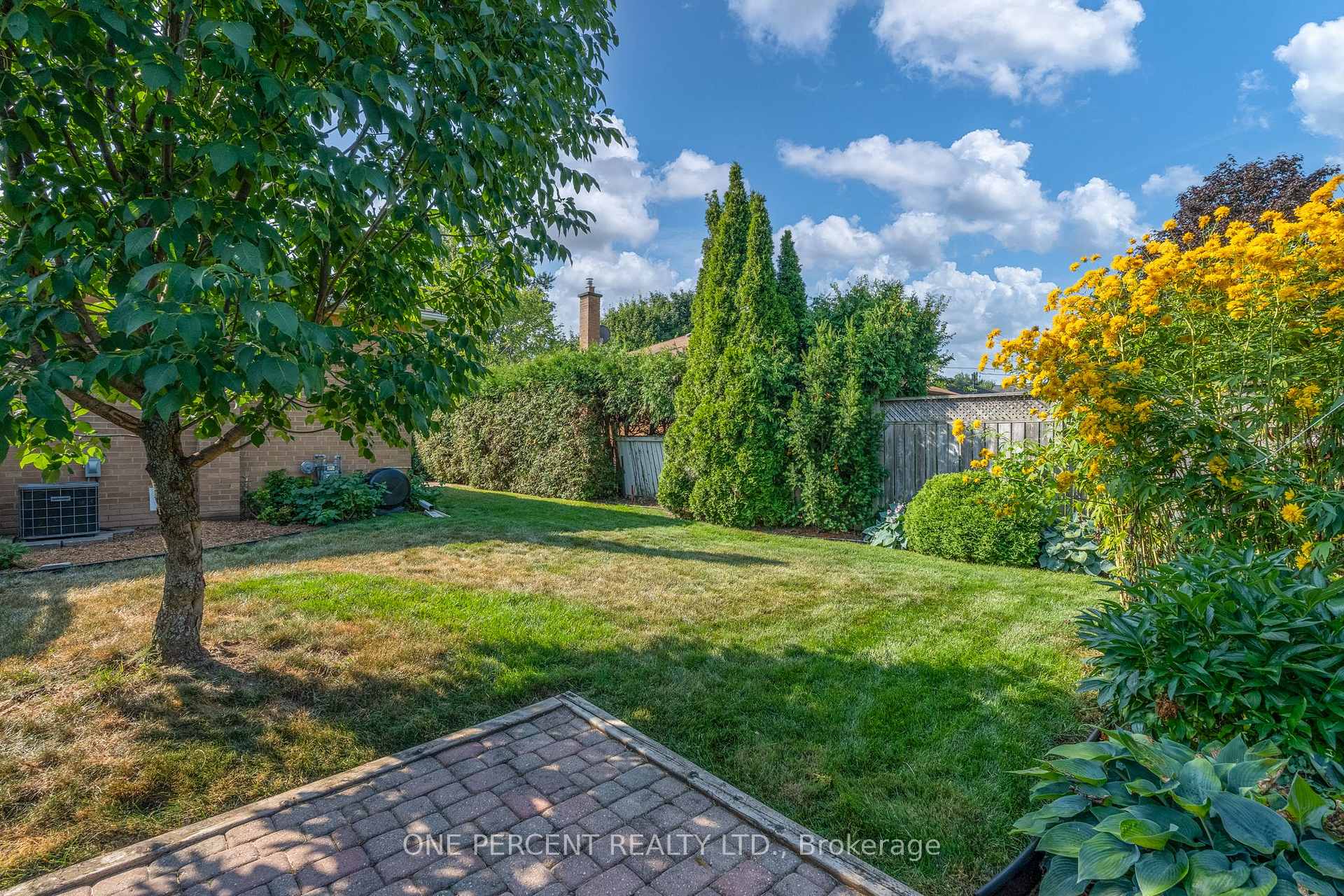 Photo 23 of 696 Peele Boulevard, Burlington, Brant — HOMEH