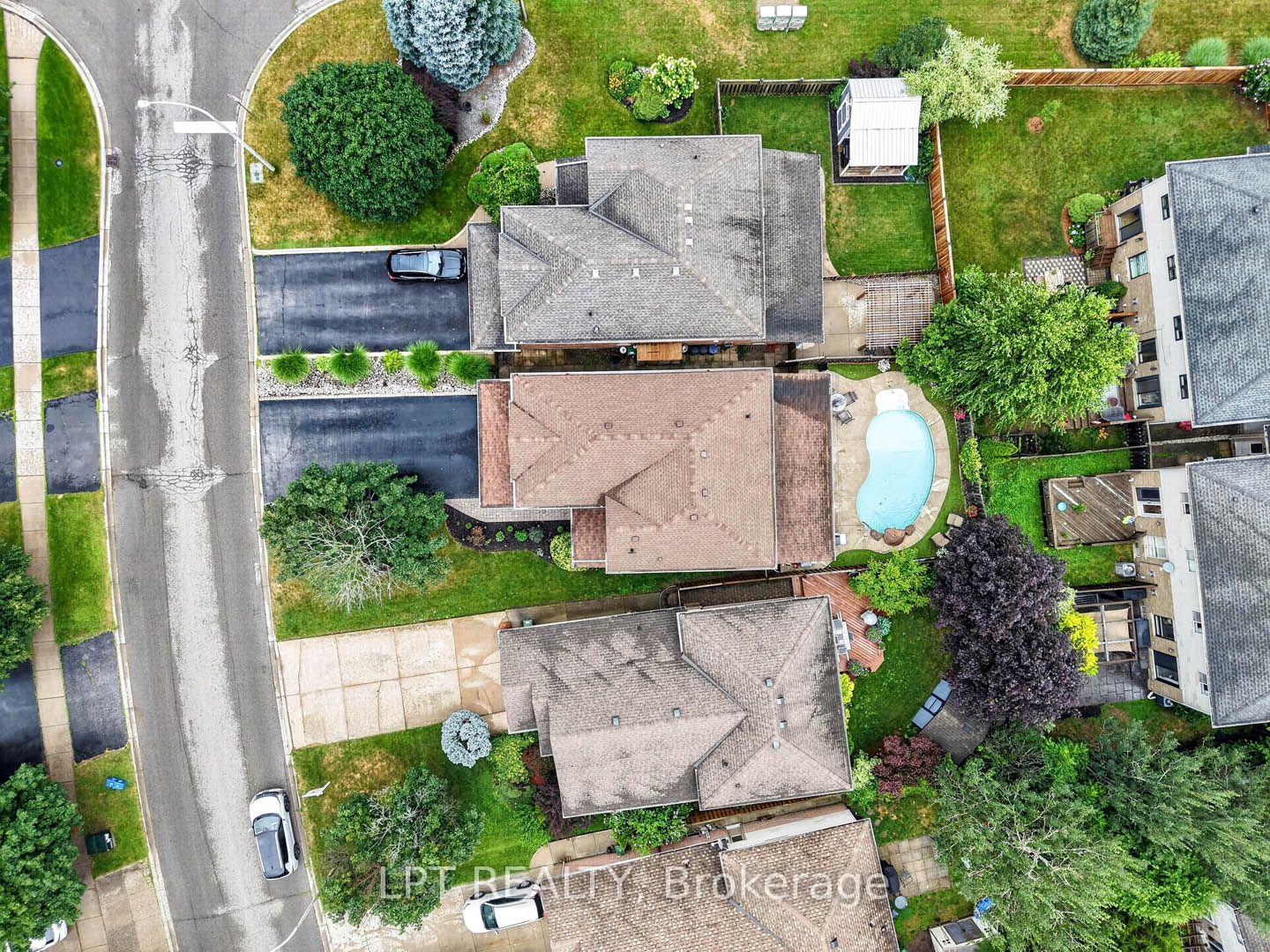 Photo 4 of 43 Liam Drive, Hamilton, Ancaster — HOMEH