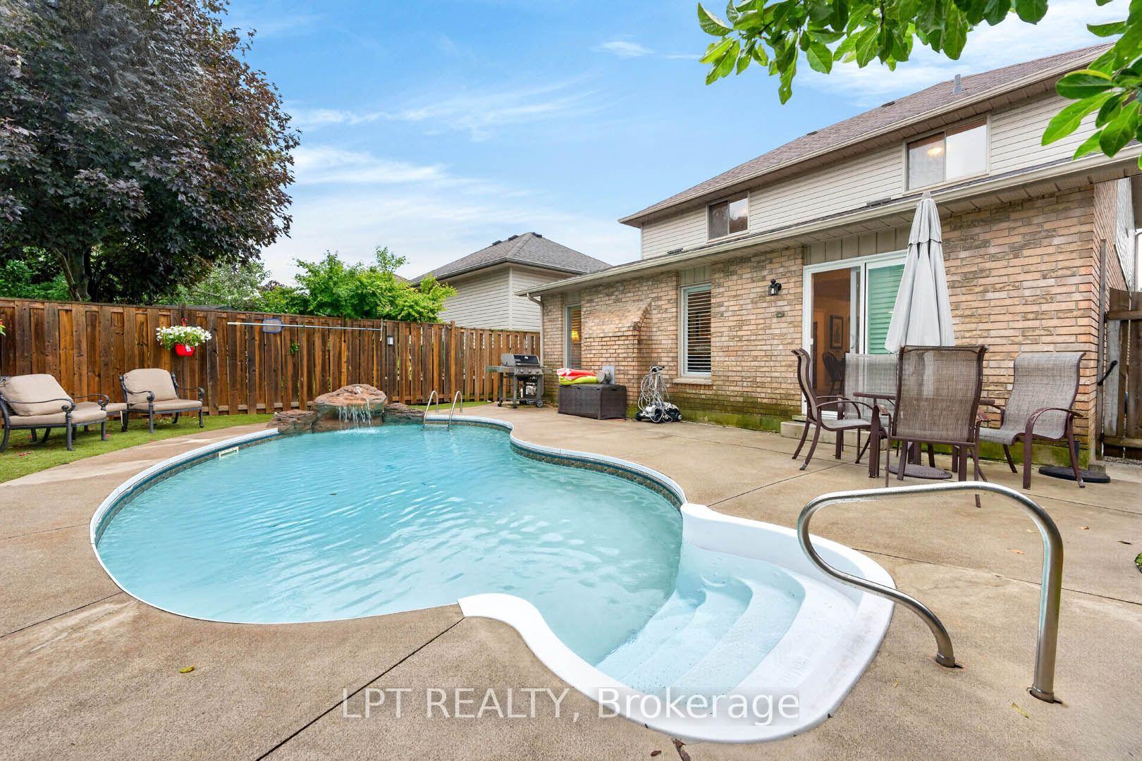 Photo 6 of 43 Liam Drive, Hamilton, Ancaster — HOMEH