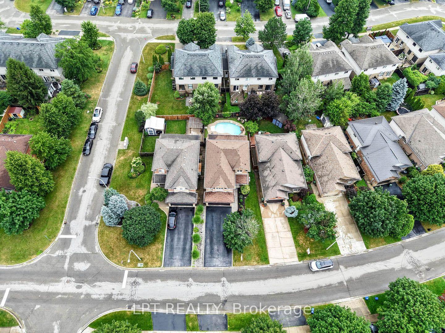 Photo 7 of 43 Liam Drive, Hamilton, Ancaster — HOMEH