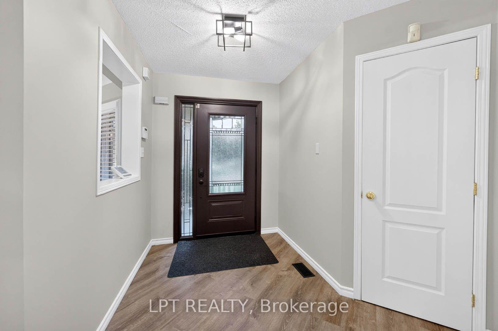 Photo 9 of 43 Liam Drive, Hamilton, Ancaster — HOMEH