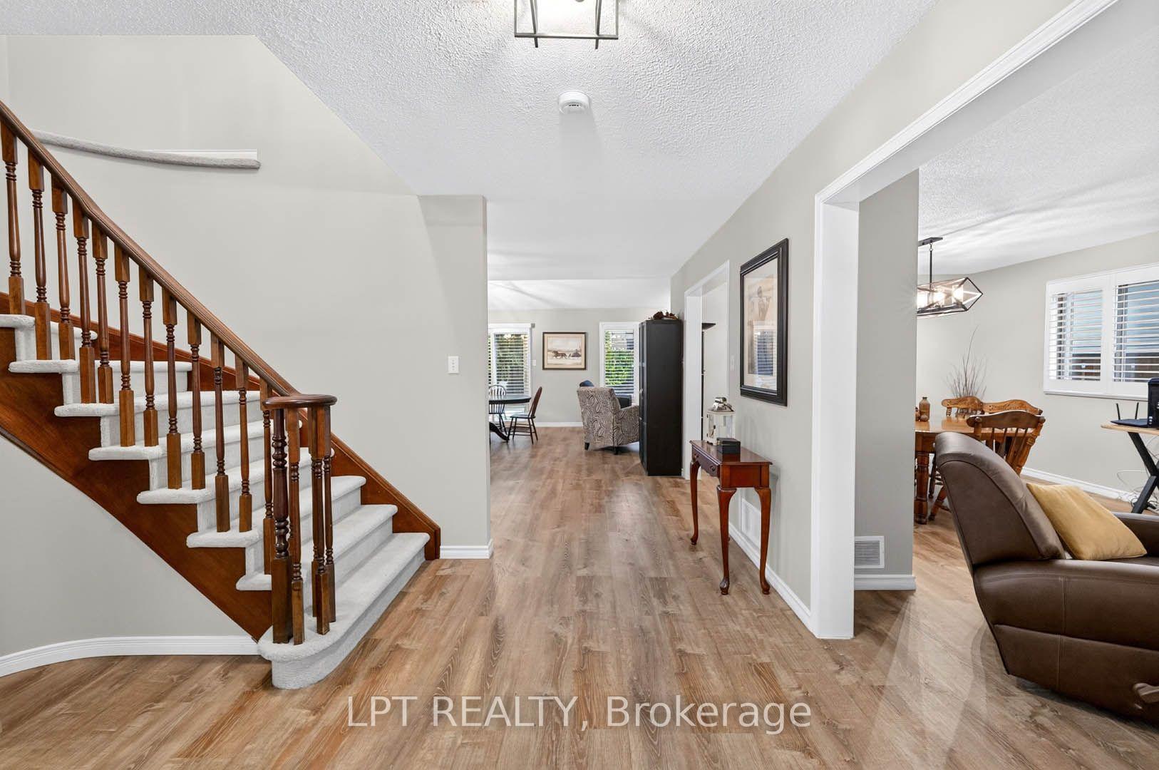 Photo 10 of 43 Liam Drive, Hamilton, Ancaster — HOMEH