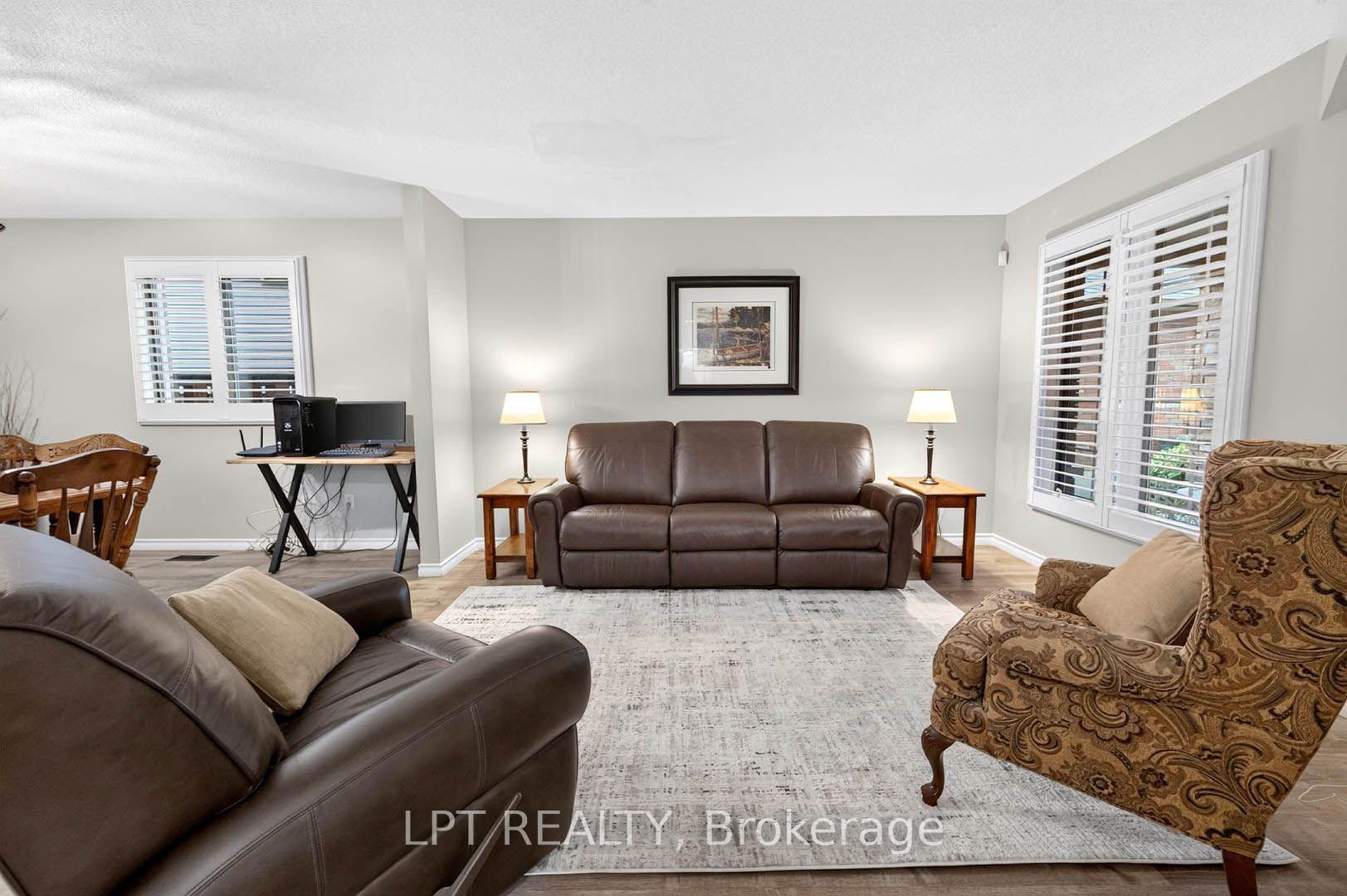 Photo 11 of 43 Liam Drive, Hamilton, Ancaster — HOMEH