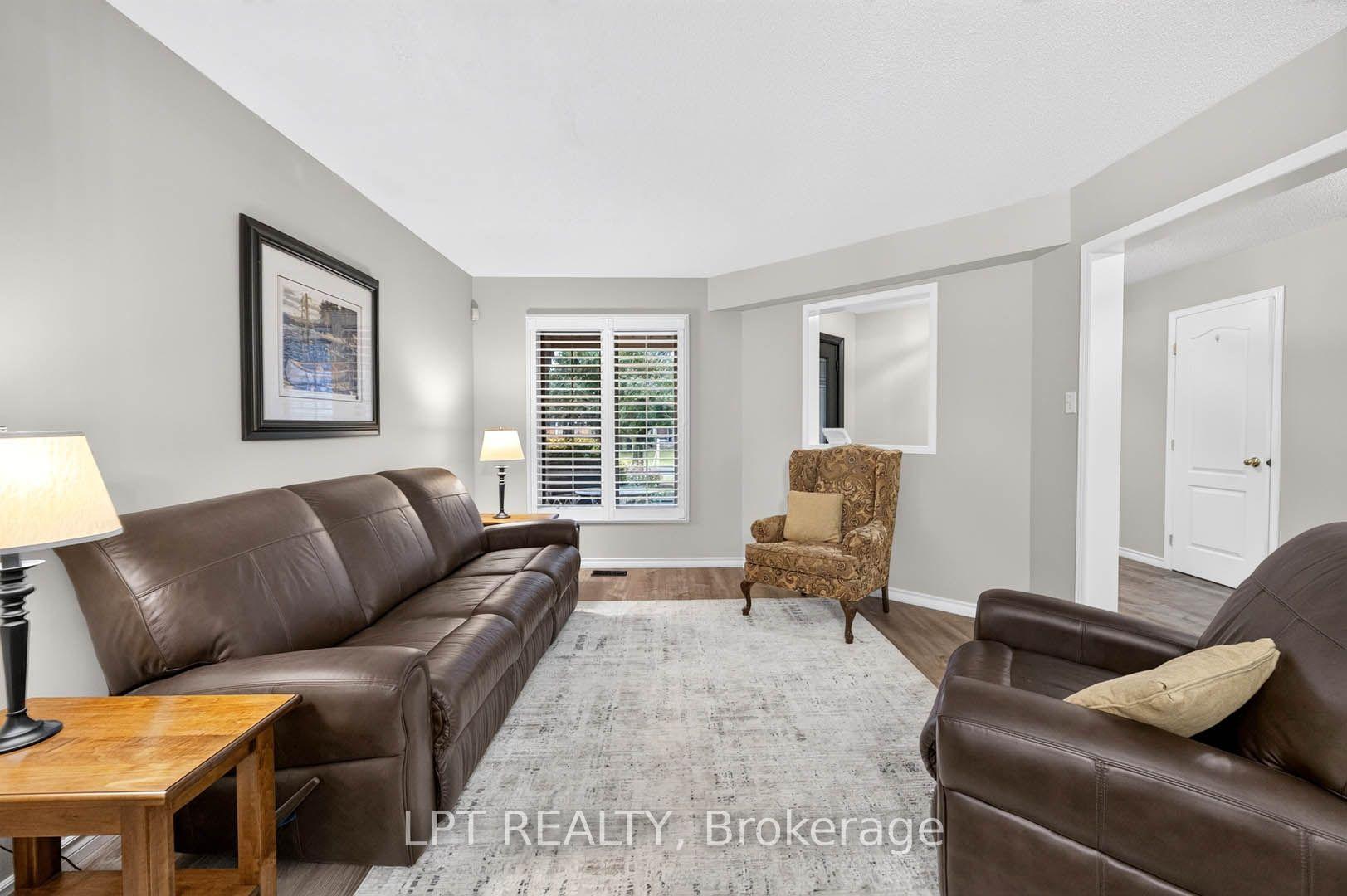 Photo 12 of 43 Liam Drive, Hamilton, Ancaster — HOMEH