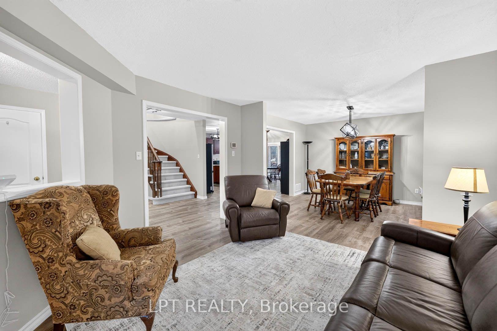 Photo 13 of 43 Liam Drive, Hamilton, Ancaster — HOMEH