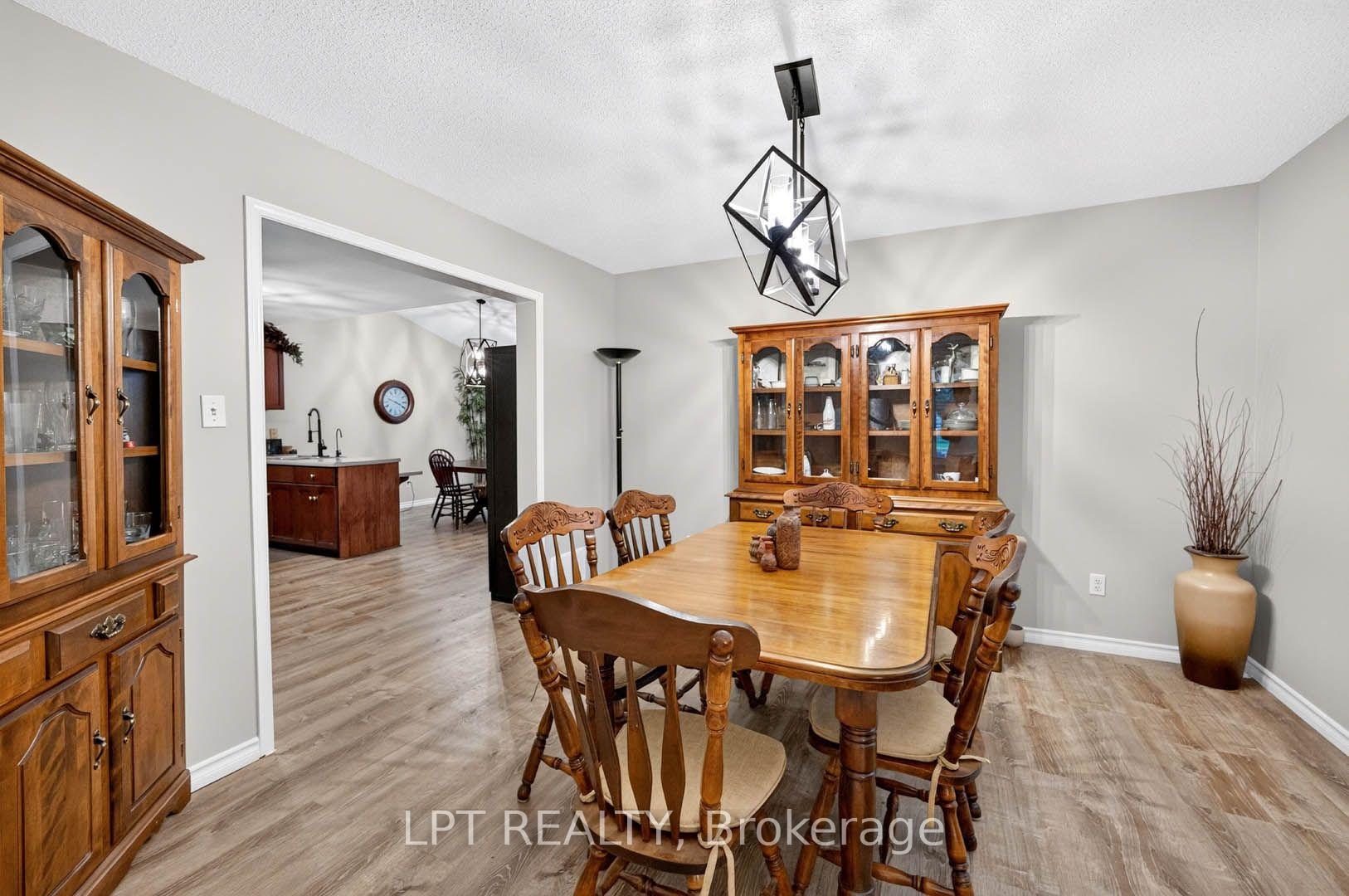 Photo 14 of 43 Liam Drive, Hamilton, Ancaster — HOMEH