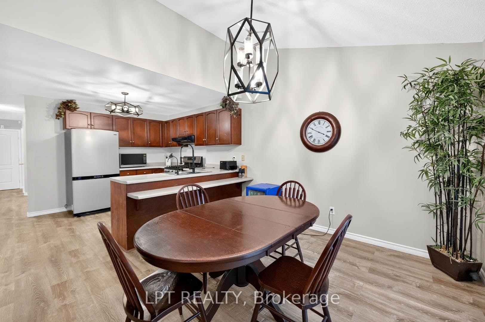 Photo 19 of 43 Liam Drive, Hamilton, Ancaster — HOMEH