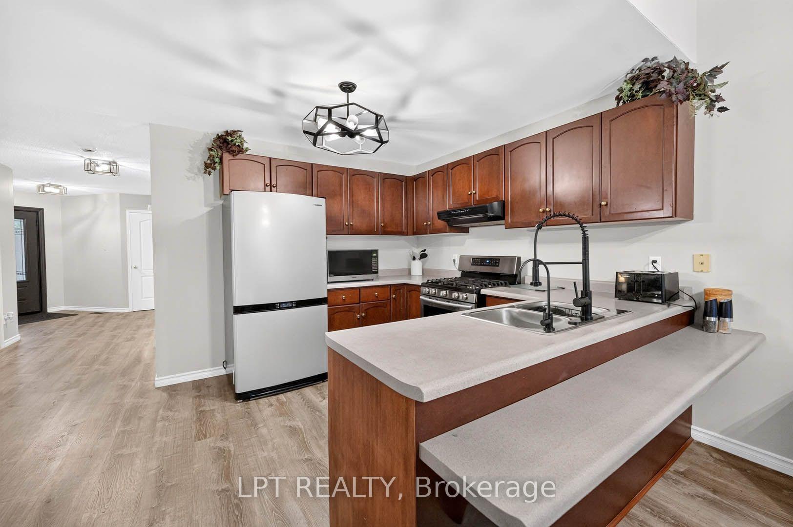 Photo 22 of 43 Liam Drive, Hamilton, Ancaster — HOMEH