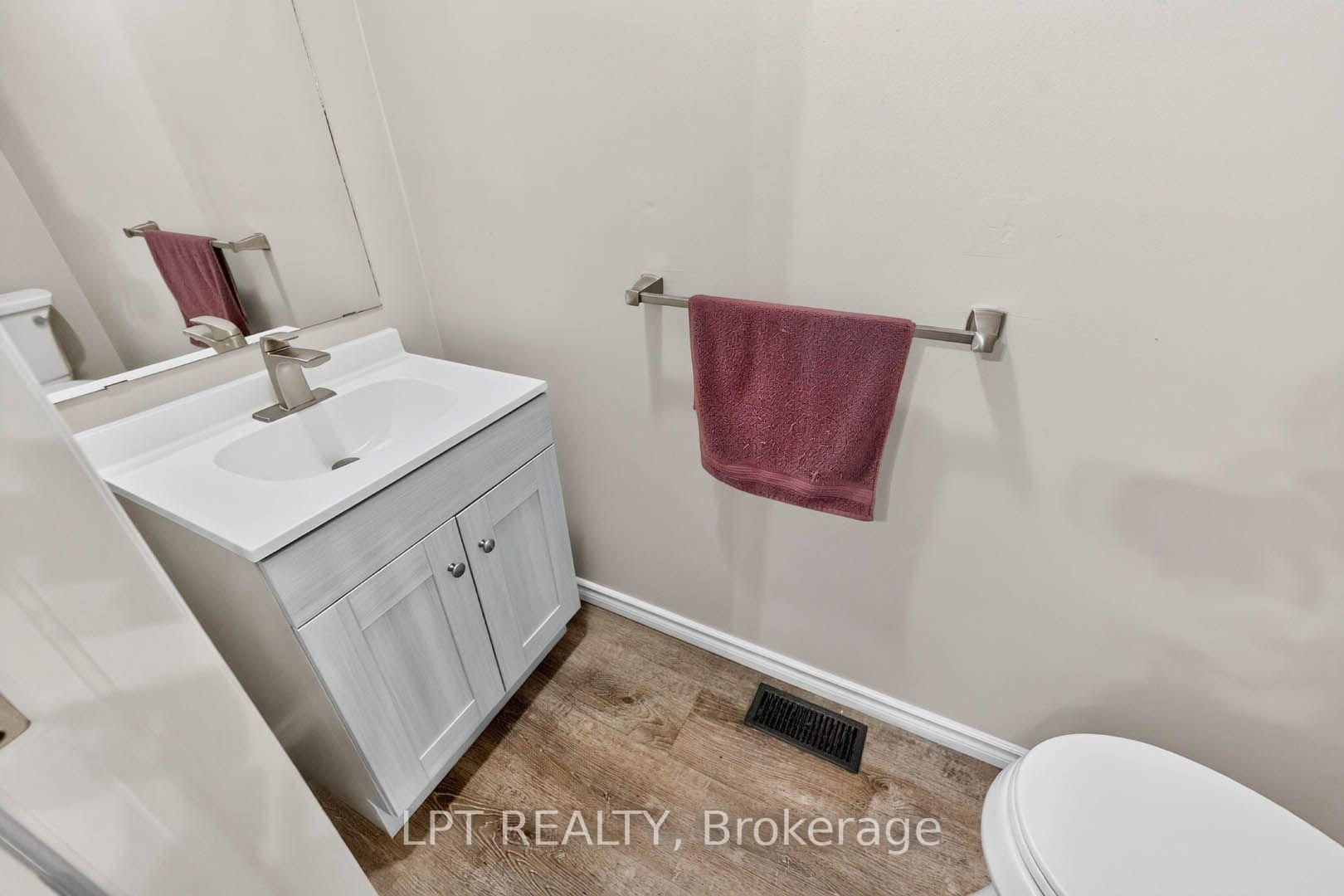 Photo 24 of 43 Liam Drive, Hamilton, Ancaster — HOMEH