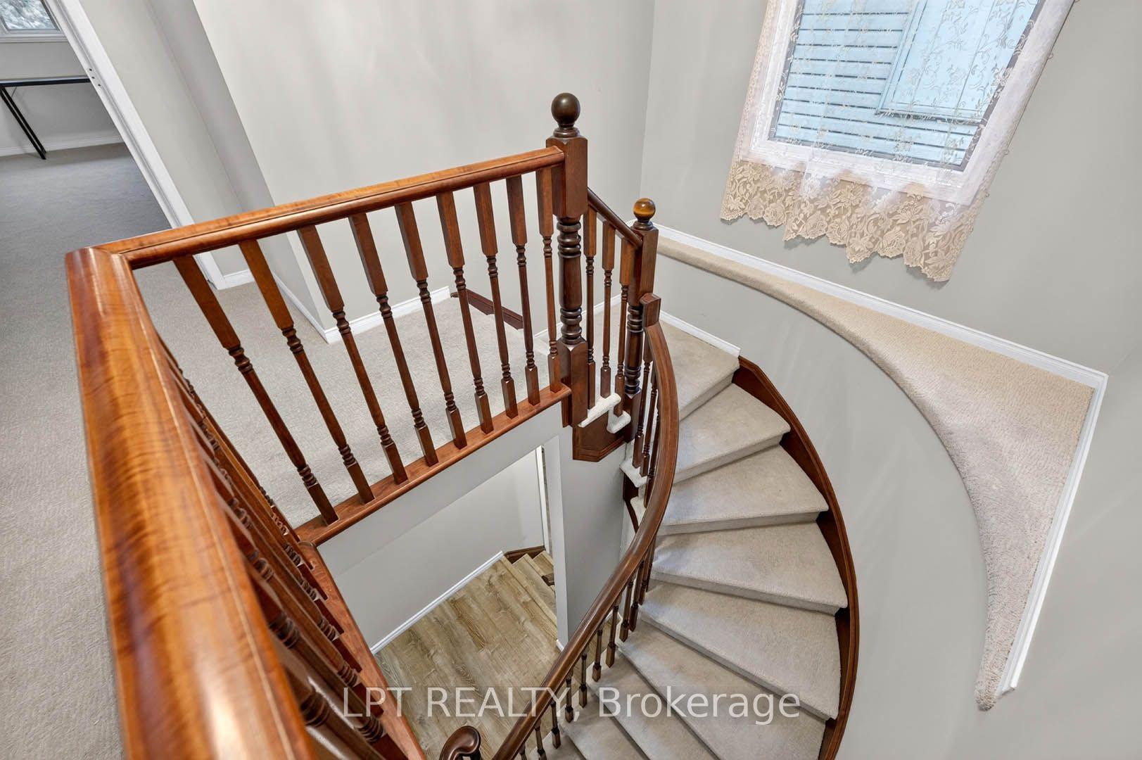 Photo 26 of 43 Liam Drive, Hamilton, Ancaster — HOMEH