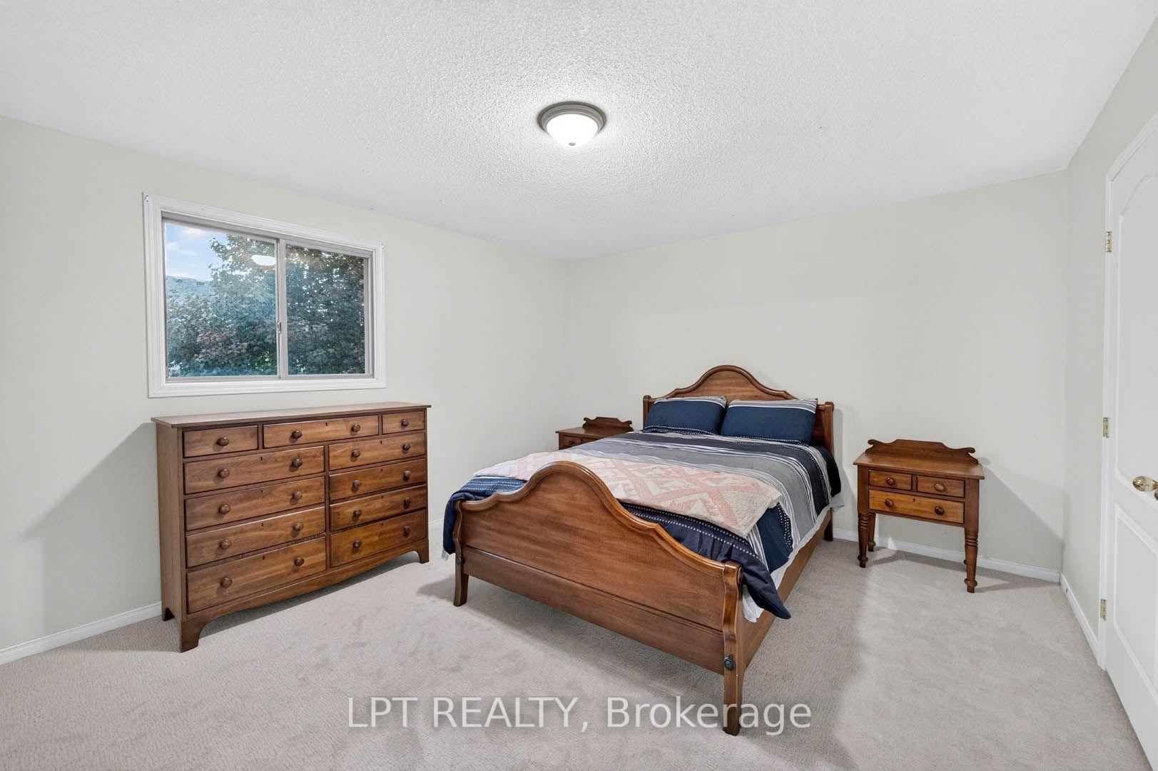 Photo 30 of 43 Liam Drive, Hamilton, Ancaster — HOMEH