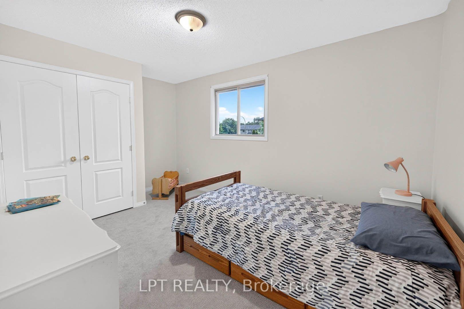 Photo 32 of 43 Liam Drive, Hamilton, Ancaster — HOMEH