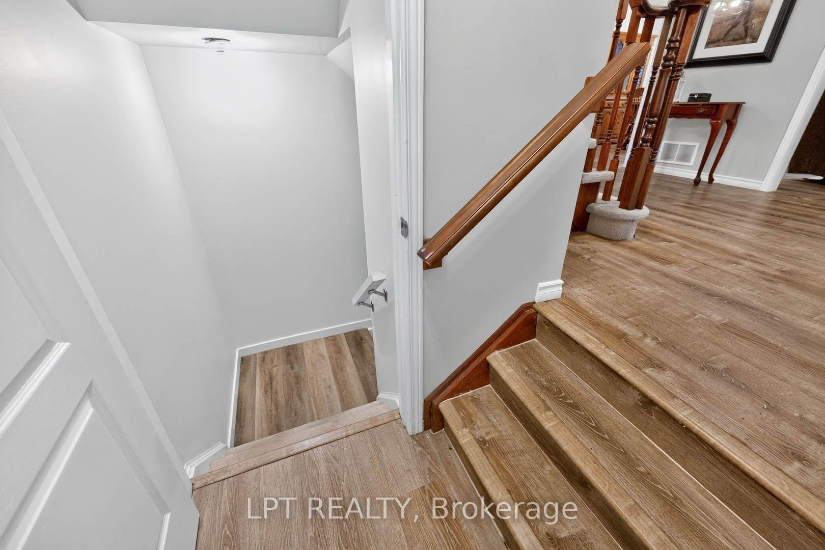 Photo 36 of 43 Liam Drive, Hamilton, Ancaster — HOMEH