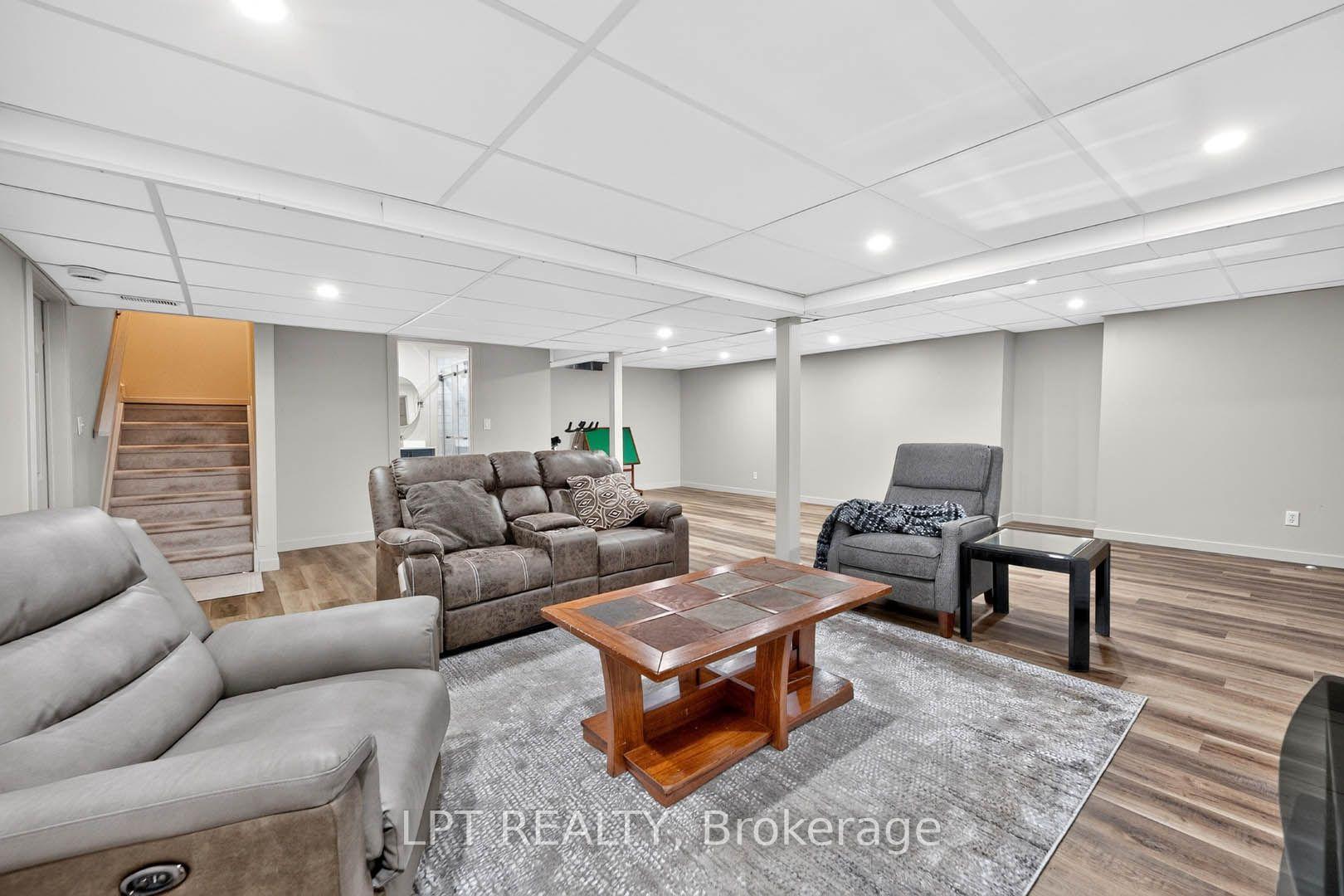 Photo 38 of 43 Liam Drive, Hamilton, Ancaster — HOMEH
