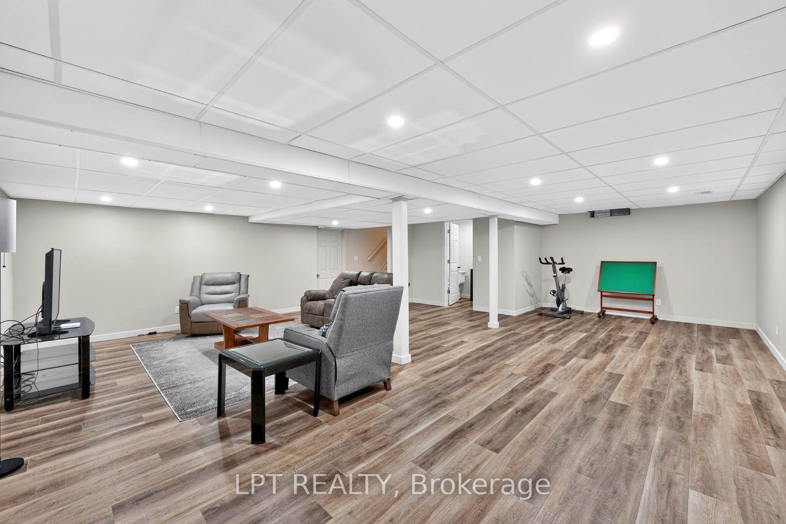 Photo 39 of 43 Liam Drive, Hamilton, Ancaster — HOMEH