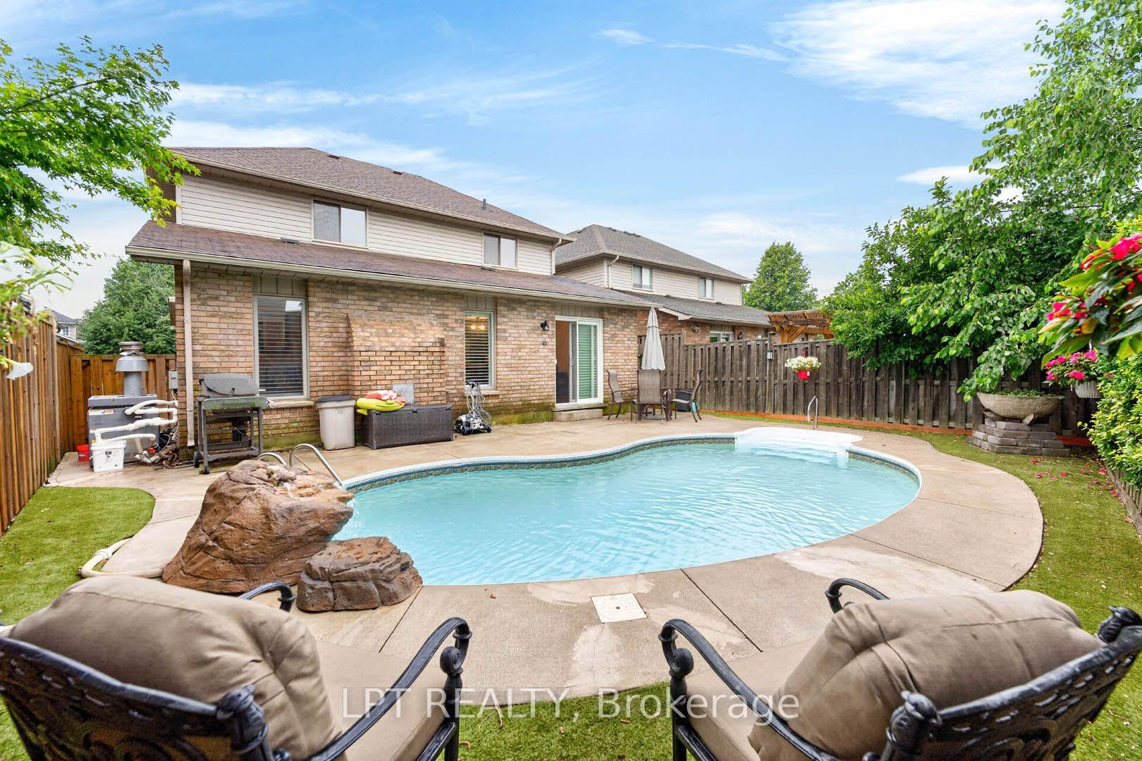 Photo 42 of 43 Liam Drive, Hamilton, Ancaster — HOMEH
